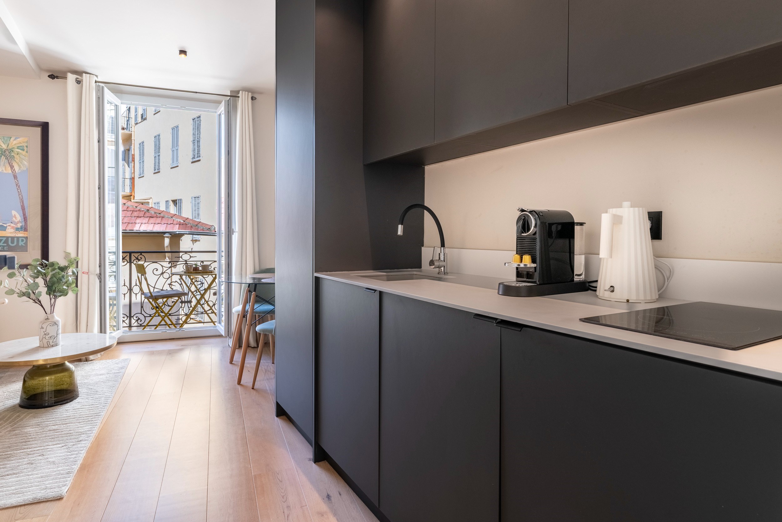  Studio apartment with sleeping area in Nice Carré d