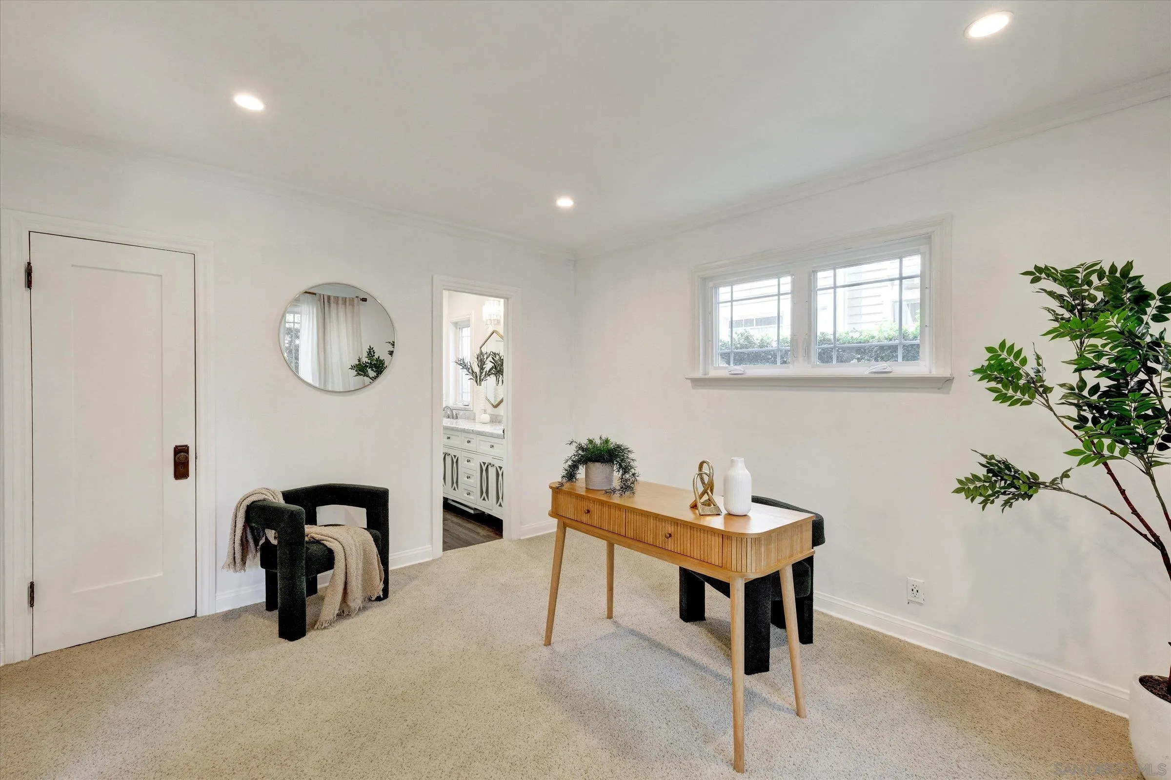 Los Angeles, California, 90027, United States, 4 Bedrooms Bedrooms, ,4 BathroomsBathrooms,Residential,For Sale,1924744