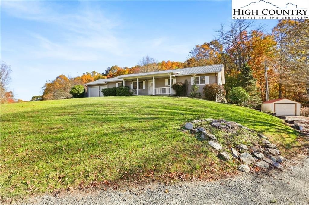 Banner Elk, North Carolina, 28604, United States, 2 Bedrooms Bedrooms, ,2 BathroomsBathrooms,Residential,For Sale,1977010