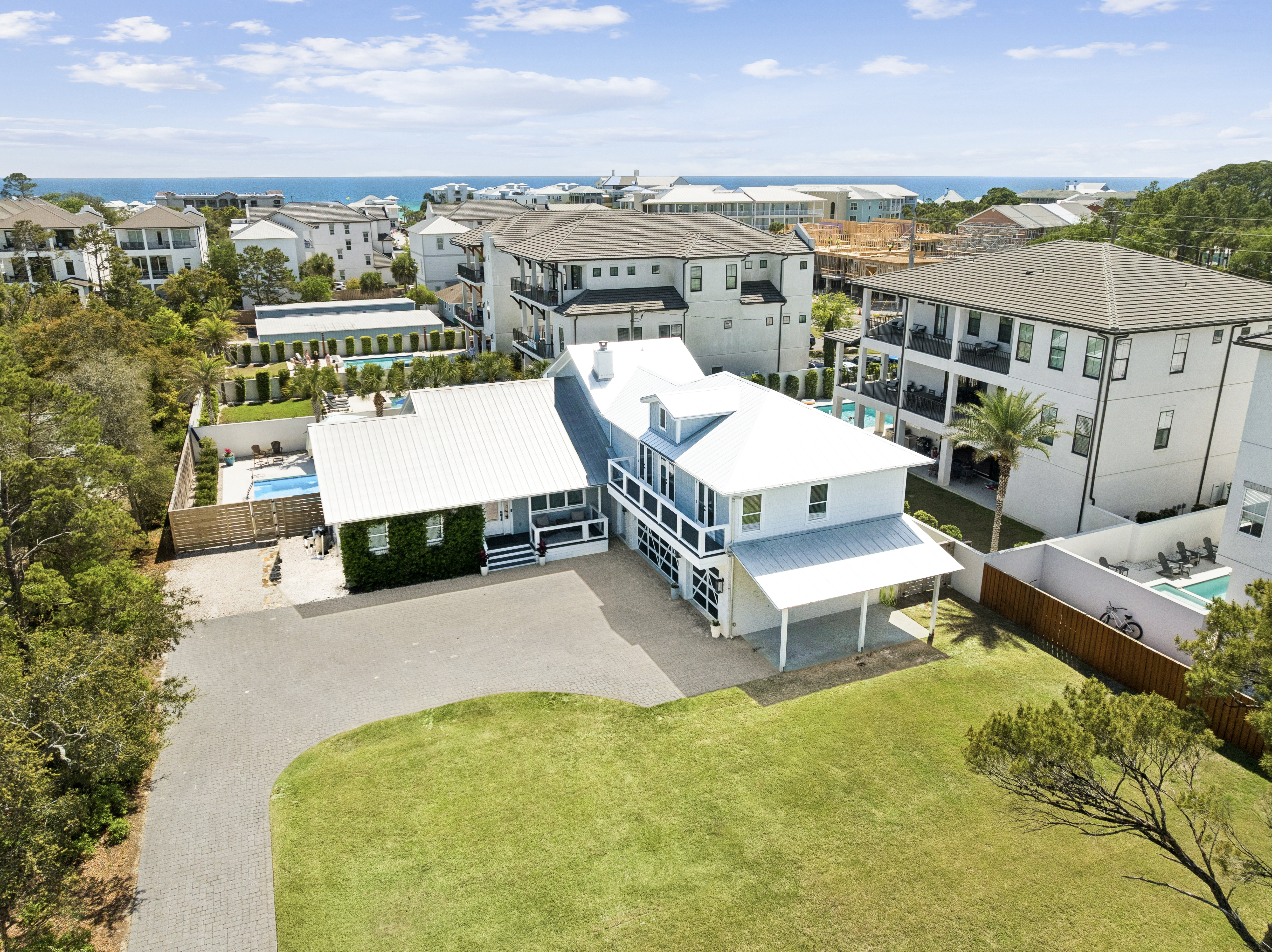  Completely Renovated Home On Half-Acre Lot Near Gulf Place - 物件實景