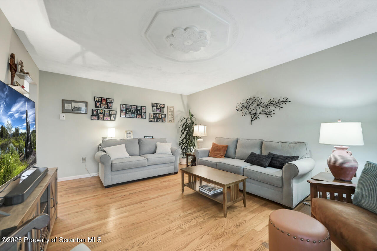 Moscow, Pennsylvania, 18444, United States, 4 Bedrooms Bedrooms, ,3 BathroomsBathrooms,Residential,For Sale,1999733