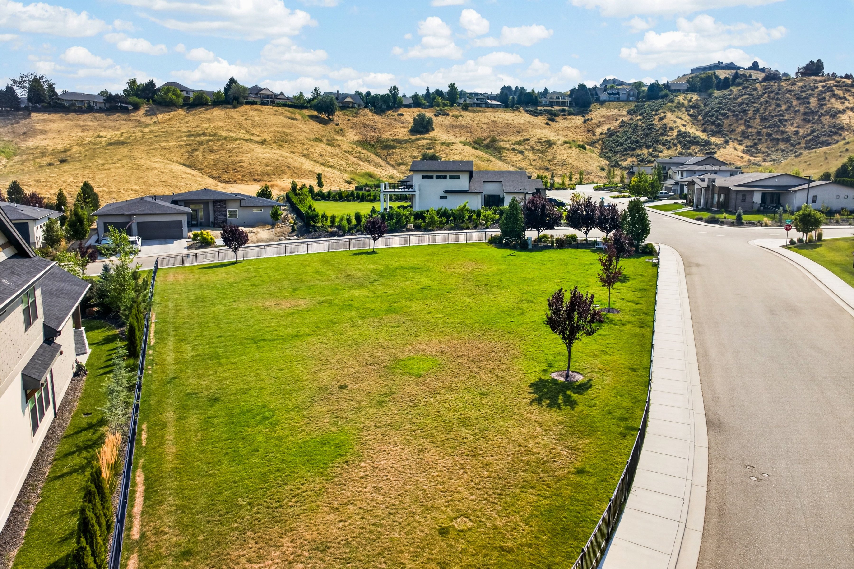  Elegant Single-Level Retreat Near Golf Course - 物件實景