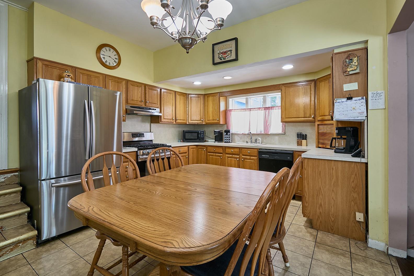 Merrick, New York, 11566, United States, 4 Bedrooms Bedrooms, ,2 BathroomsBathrooms,Residential,For Sale,1923596