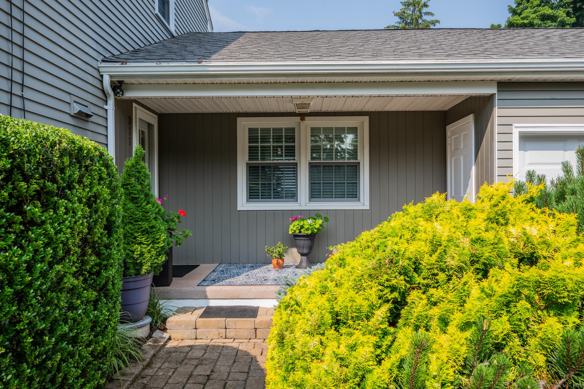 Middletown, Connecticut, 06457, United States, 4 Bedrooms Bedrooms, ,2 BathroomsBathrooms,Residential,For Sale,1920359