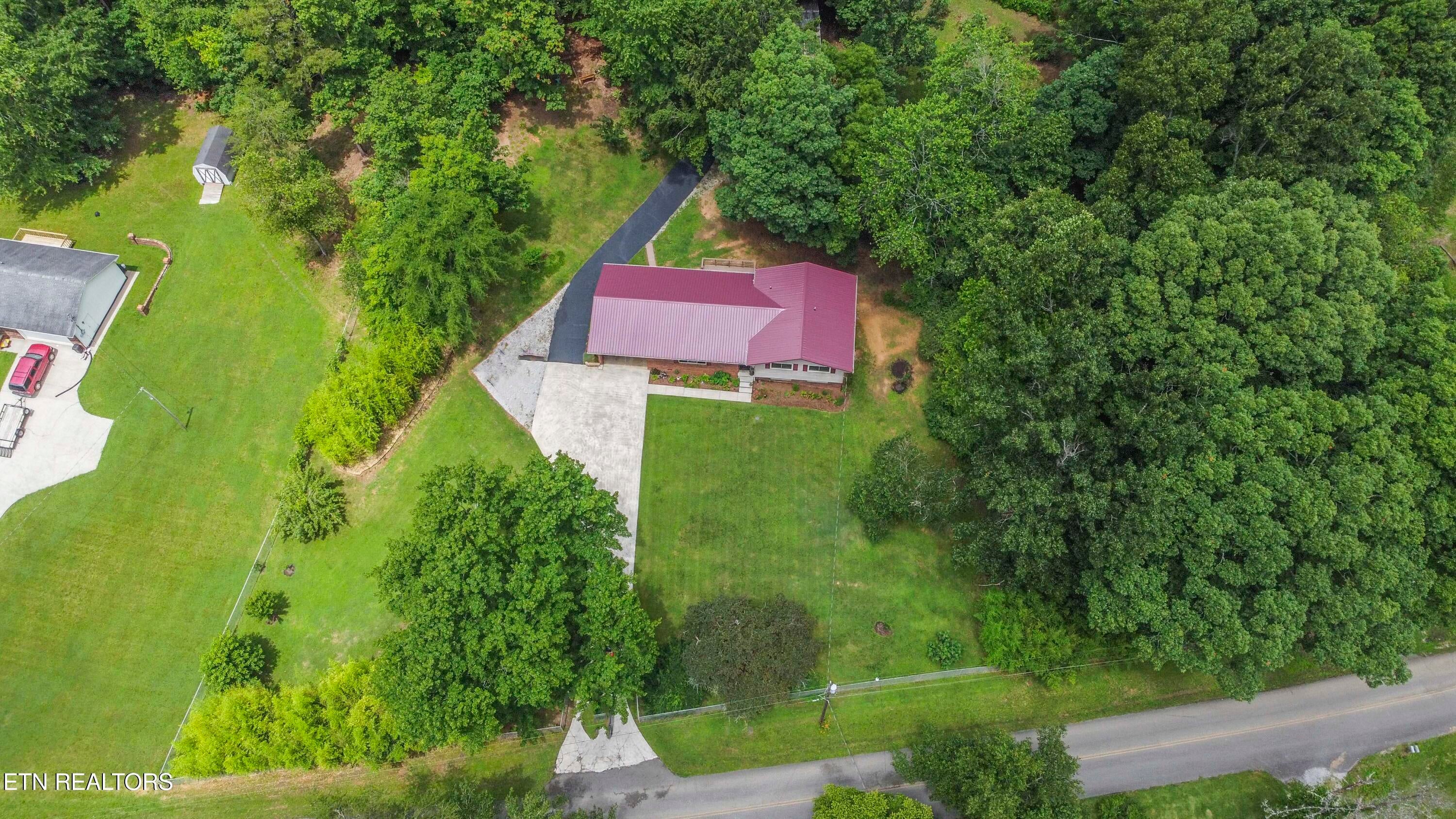 Kingston, Tennessee, 37763, United States, 3 Bedrooms Bedrooms, ,2 BathroomsBathrooms,Residential,For Sale,1882292