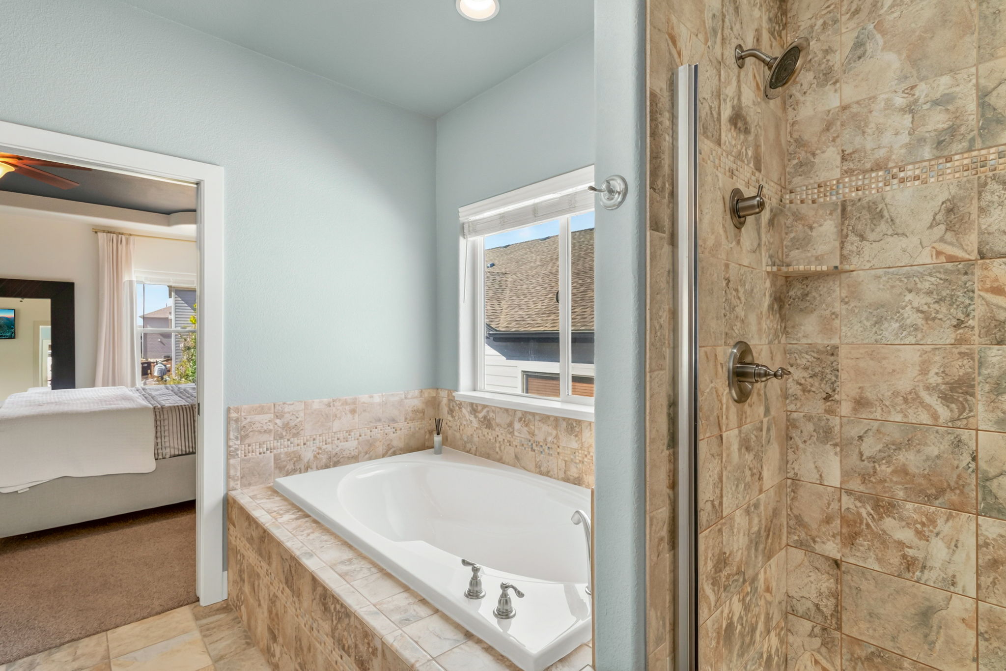 Great 2 Story With Main Floor Master Located Between Raindance and Pelican Lakes - 物件實景