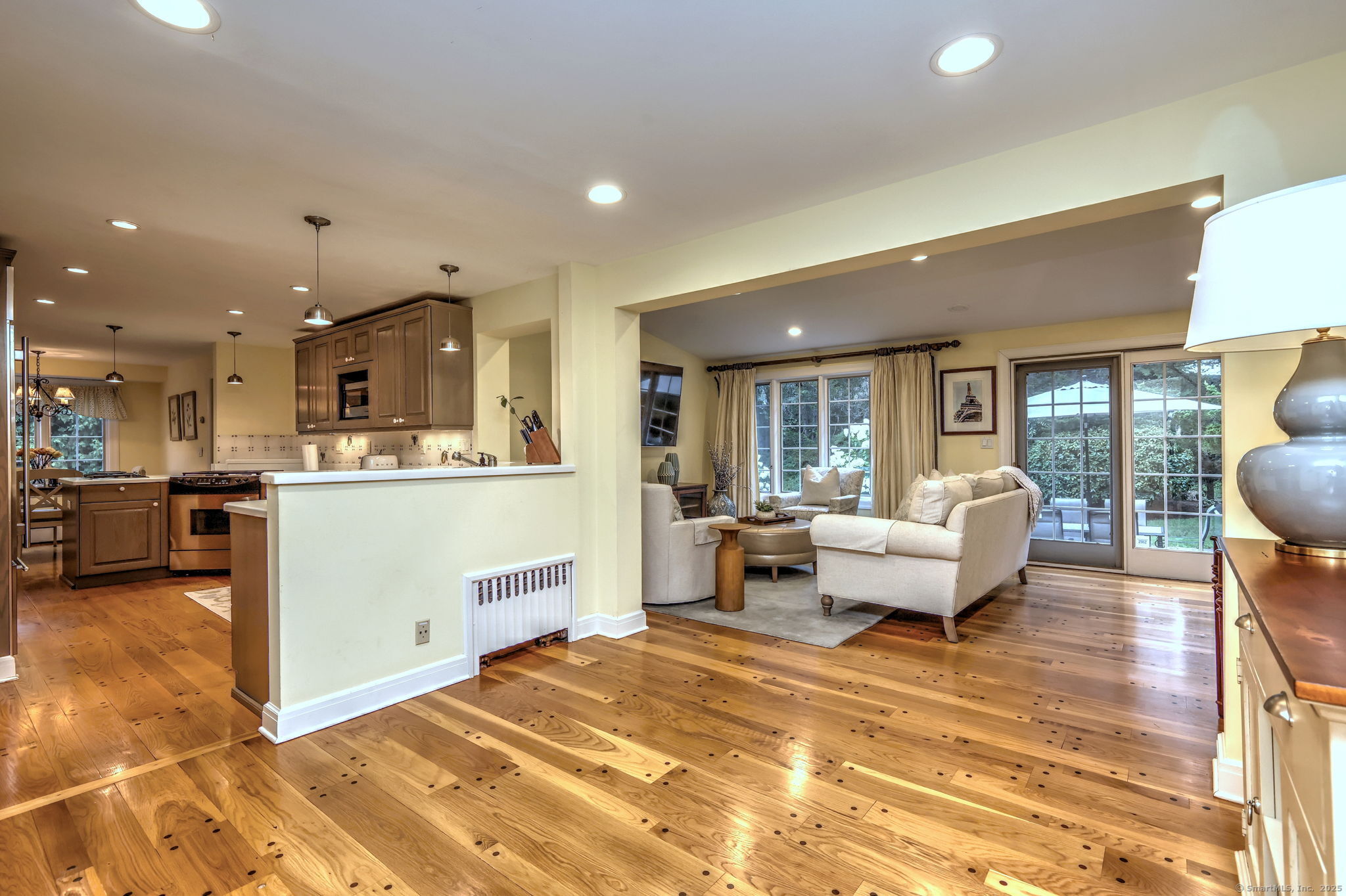 Hamden, Connecticut, 06517, United States, 5 Bedrooms Bedrooms, ,4 BathroomsBathrooms,Residential,For Sale,1924978