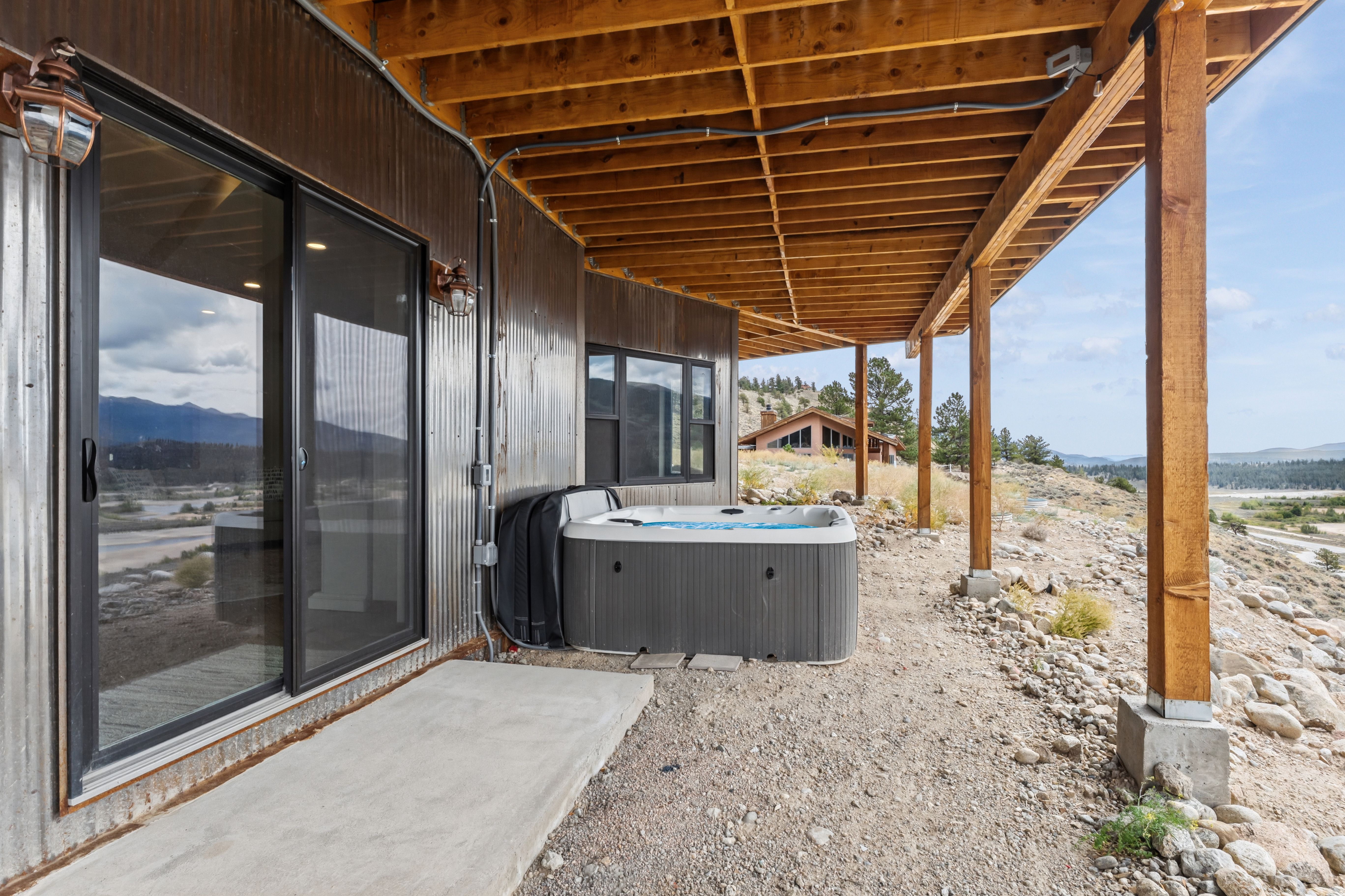  New Construction with Show-Stopping Twin Lakes Views - 物件實景