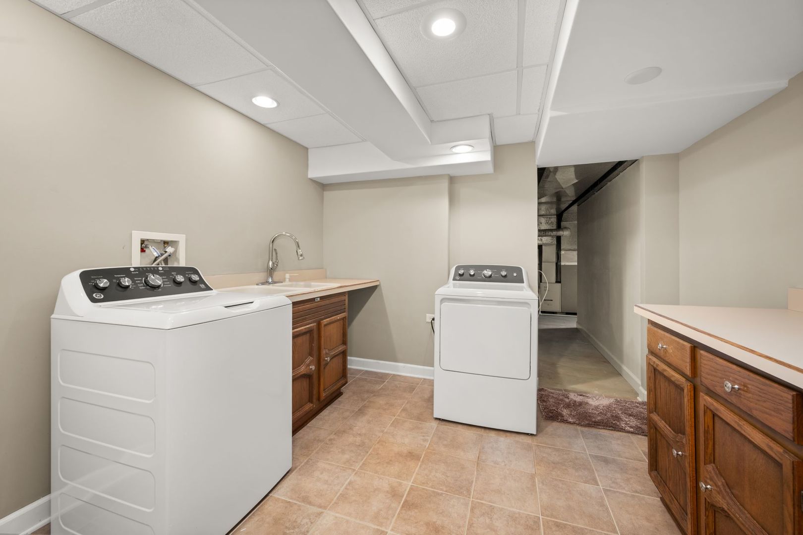 West Chicago, Illinois, 60185, United States, 4 Bedrooms Bedrooms, ,4 BathroomsBathrooms,Residential,For Sale,1991101