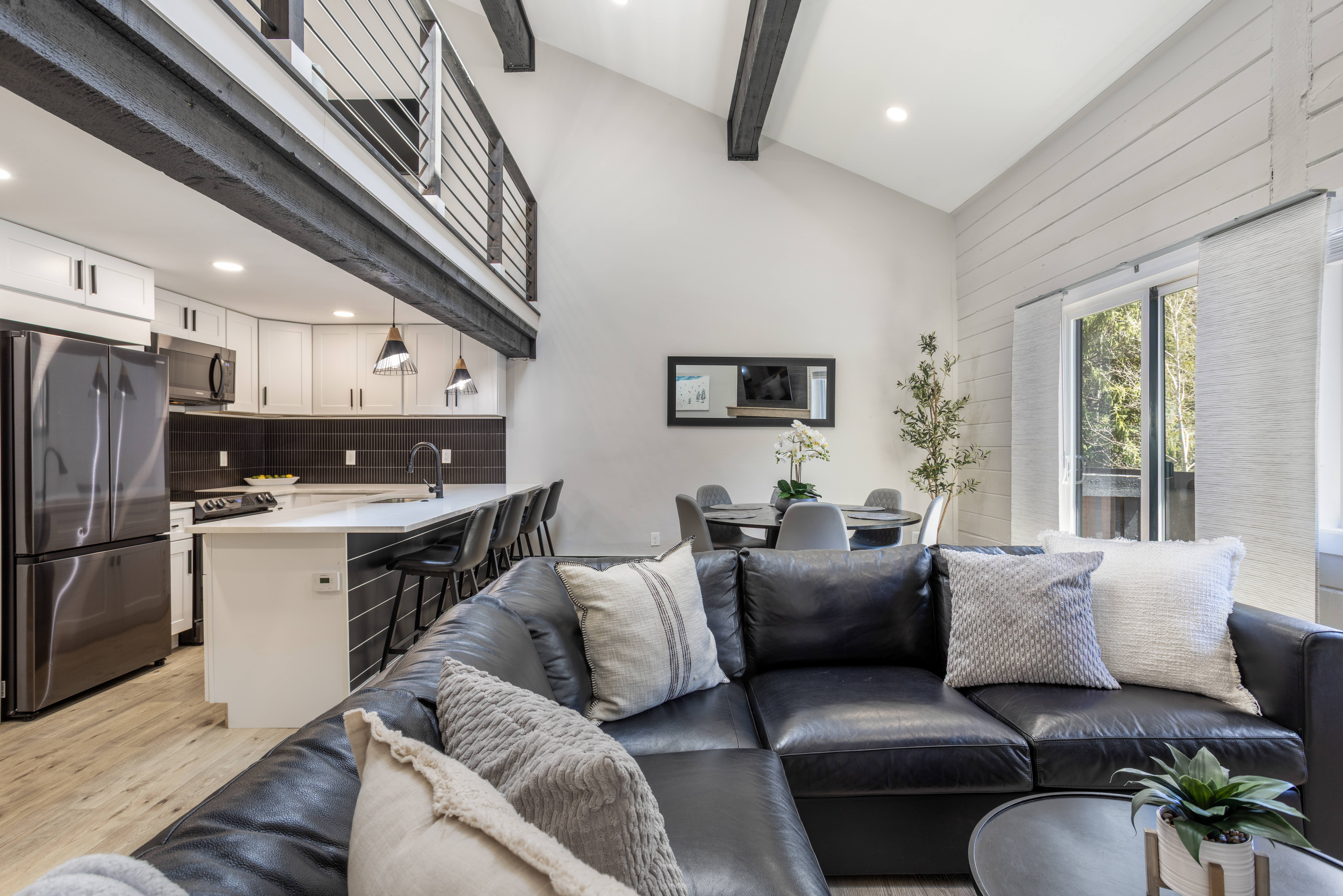  Beautifully Renovated Residence in the Interlochen Neighborhood - 物件實景