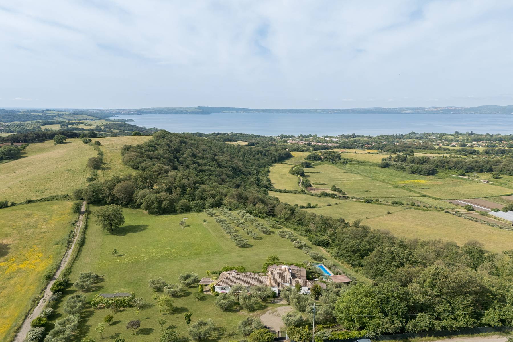 Villa with panoramic views of Lake Bracciano 