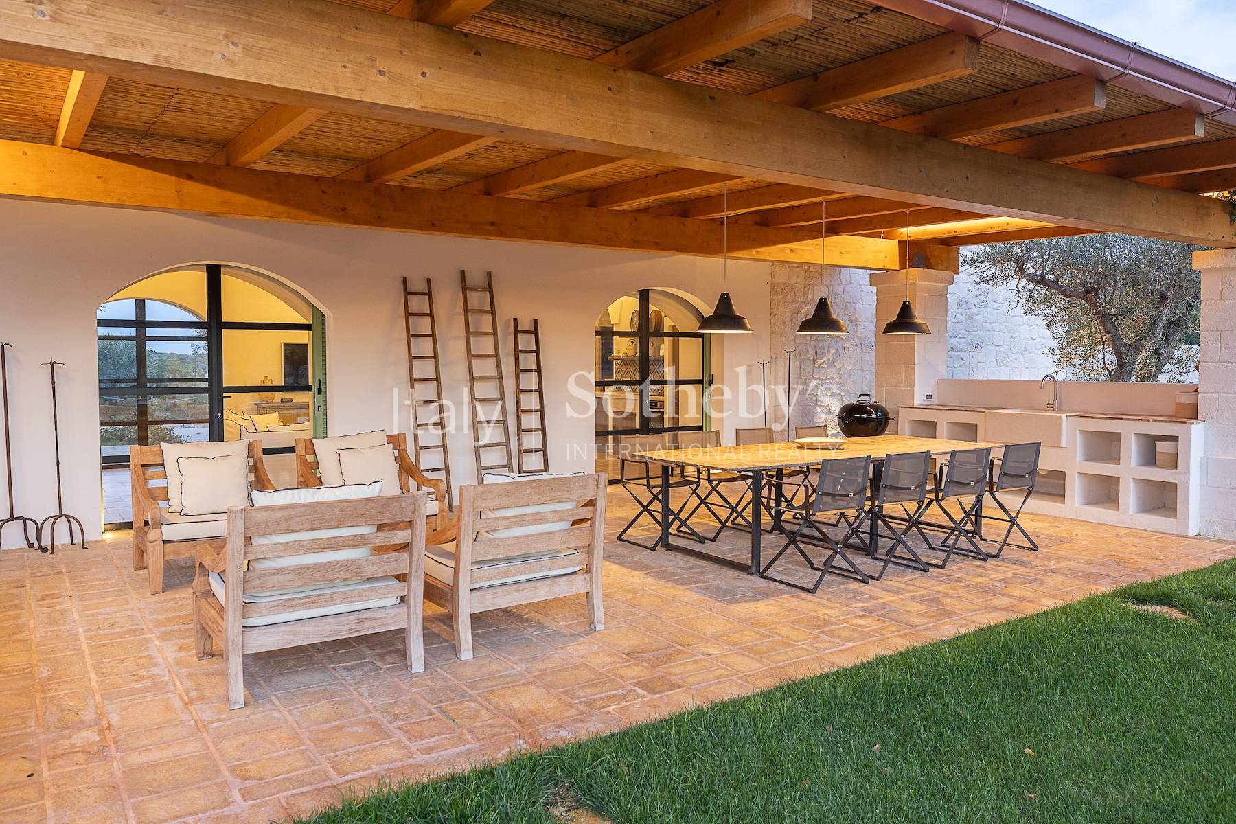  Exclusive estate among the olive trees in the Valle d