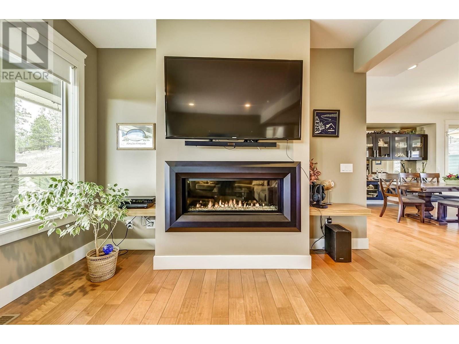KELOWNA, British Columbia, V1V 2R1, CA, 4 Bedrooms Bedrooms, ,3 BathroomsBathrooms,Residential,For Sale,1839022
