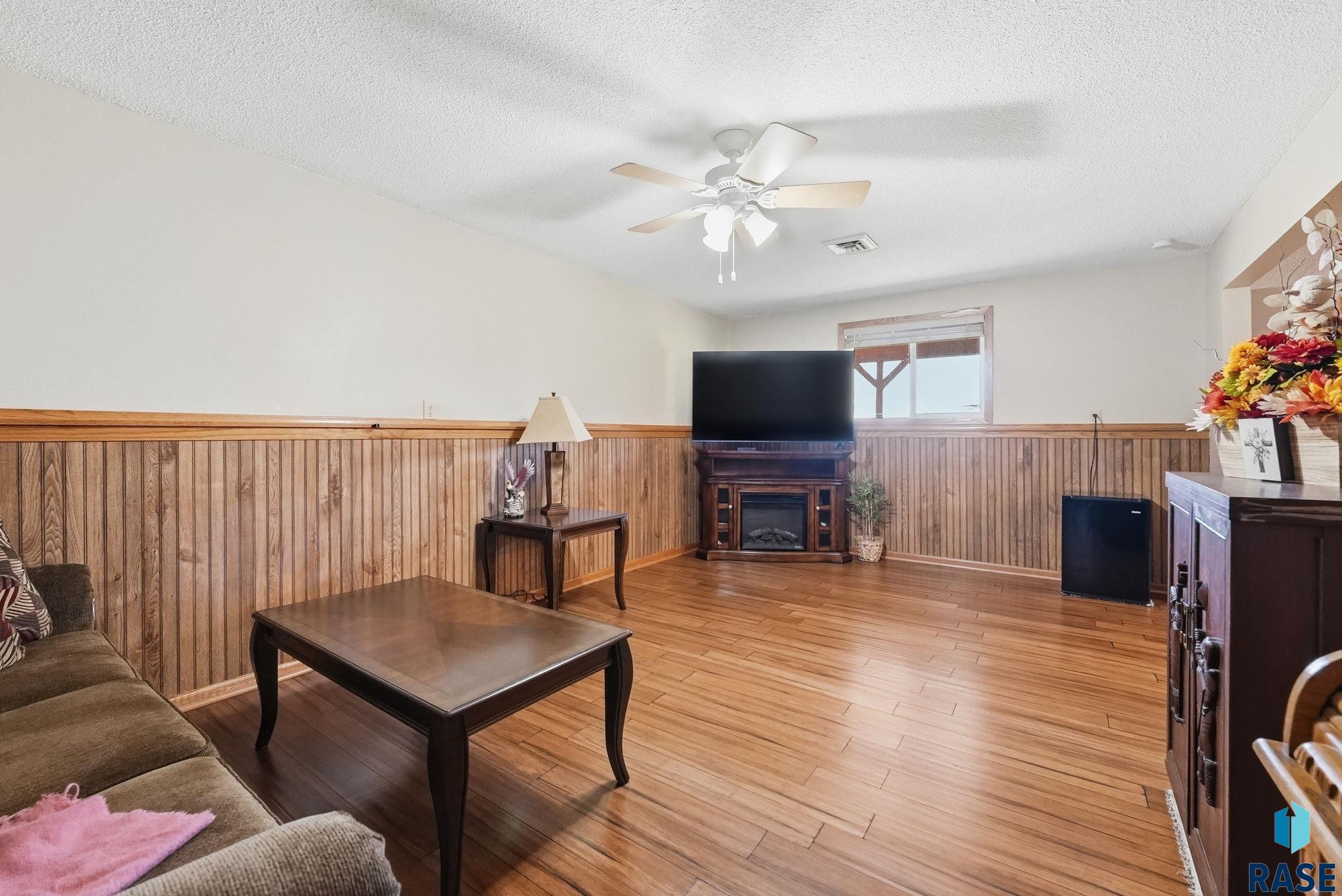 Sioux Falls, South Dakota, 57106, United States, 4 Bedrooms Bedrooms, ,2 BathroomsBathrooms,Residential,For Sale,2042590