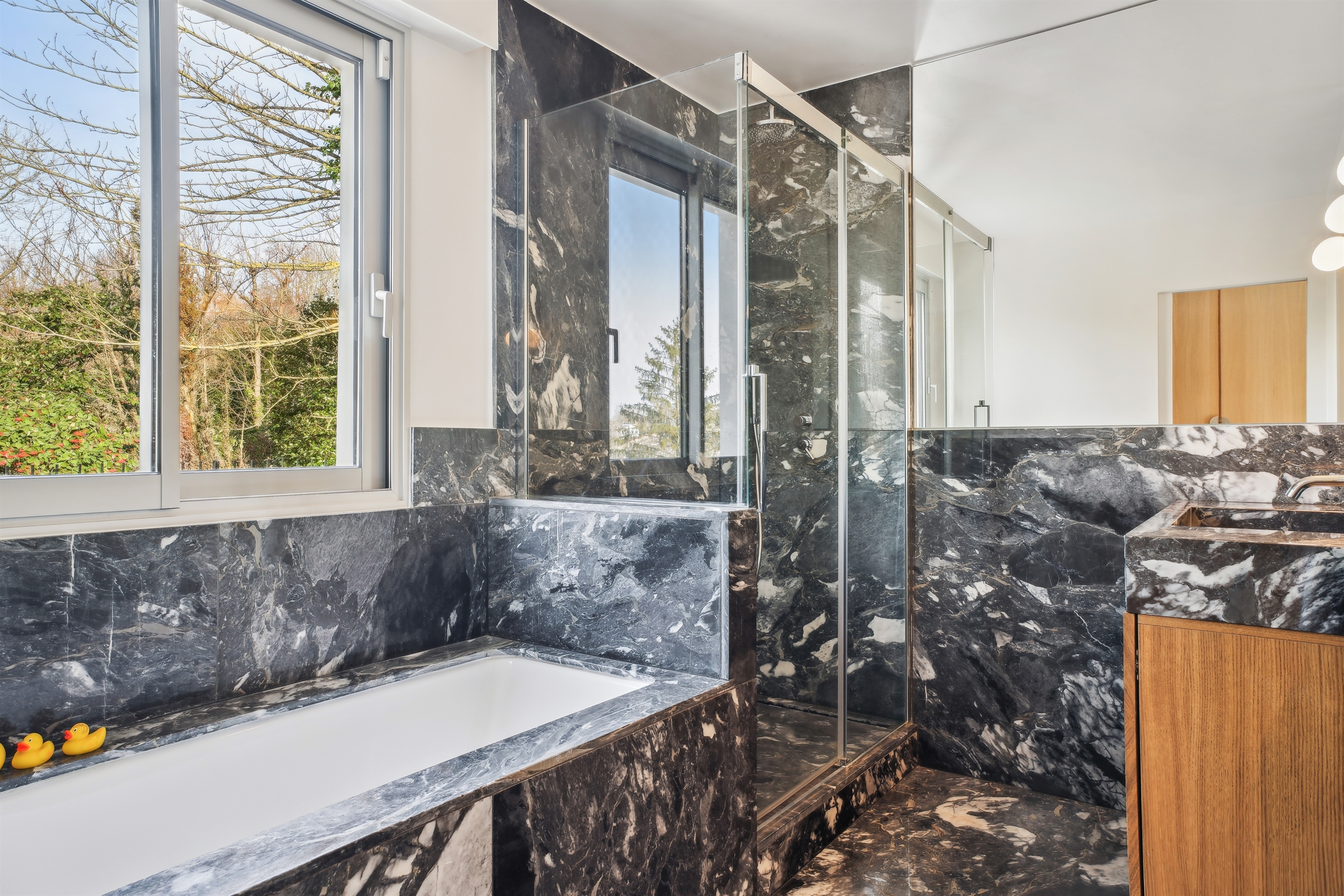  Bougival Town Centre – Contemporary Family Home with Infinity Pool, Expansive T… - 物件實景
