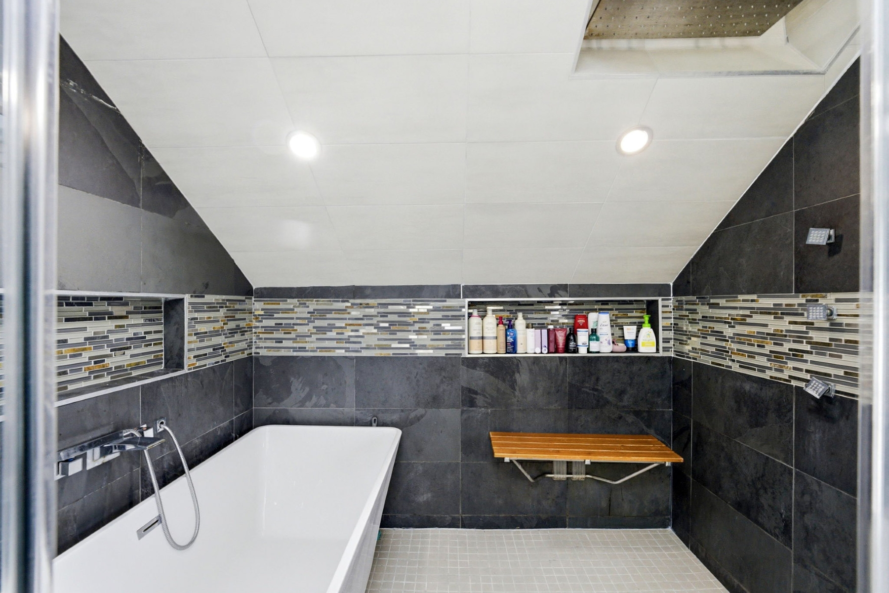  Fully Renovated Two Family Property - 物件實景