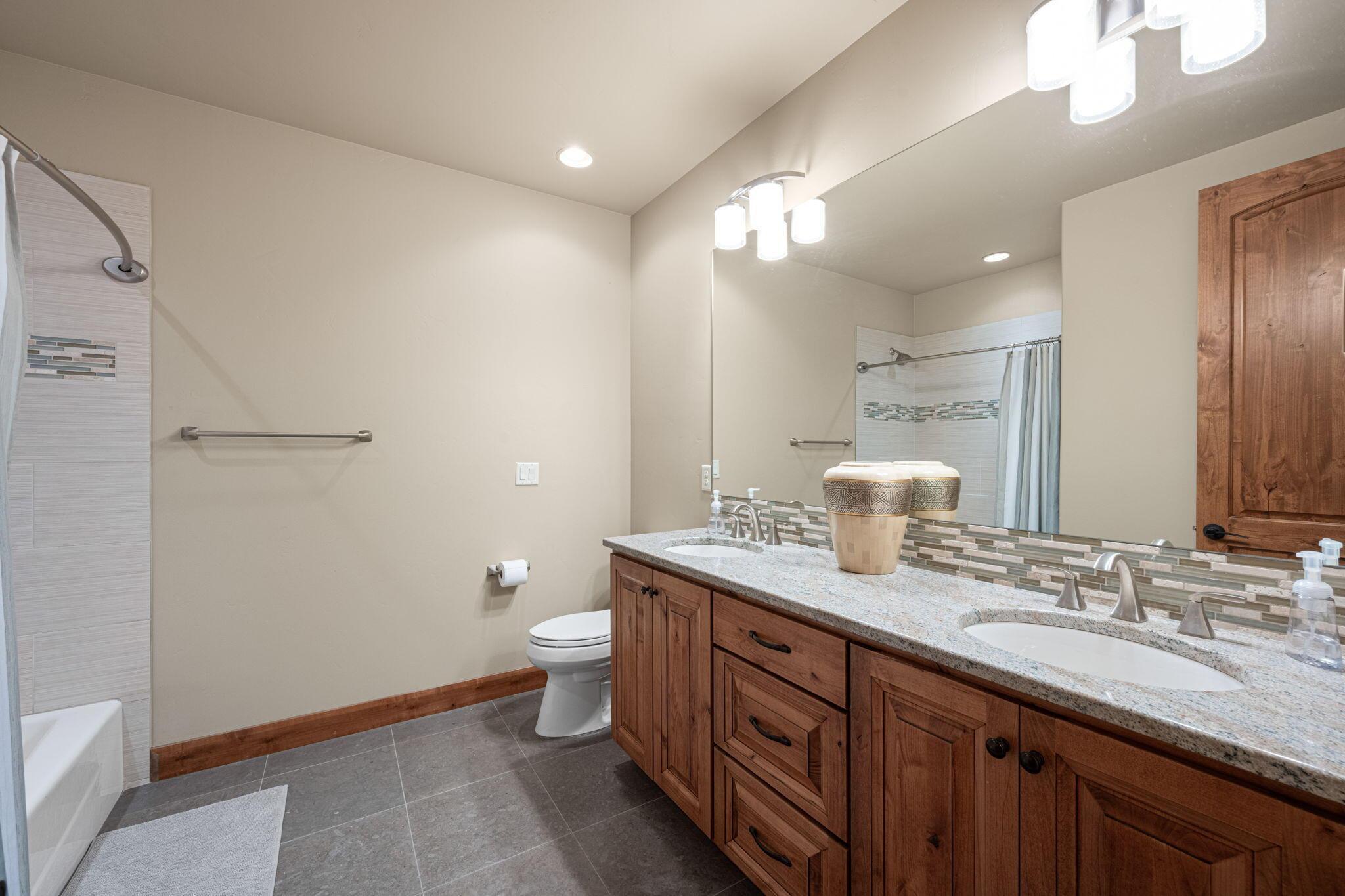 St George, Utah, 84770, United States, 6 Bedrooms Bedrooms, ,7 BathroomsBathrooms,Residential,For Sale,2049159