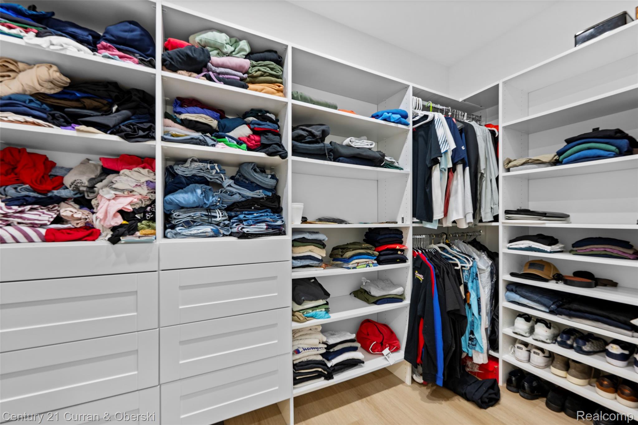 Farmington, Michigan, 48334, United States, 7 Bedrooms Bedrooms, ,8 BathroomsBathrooms,Residential,For Sale,1980731