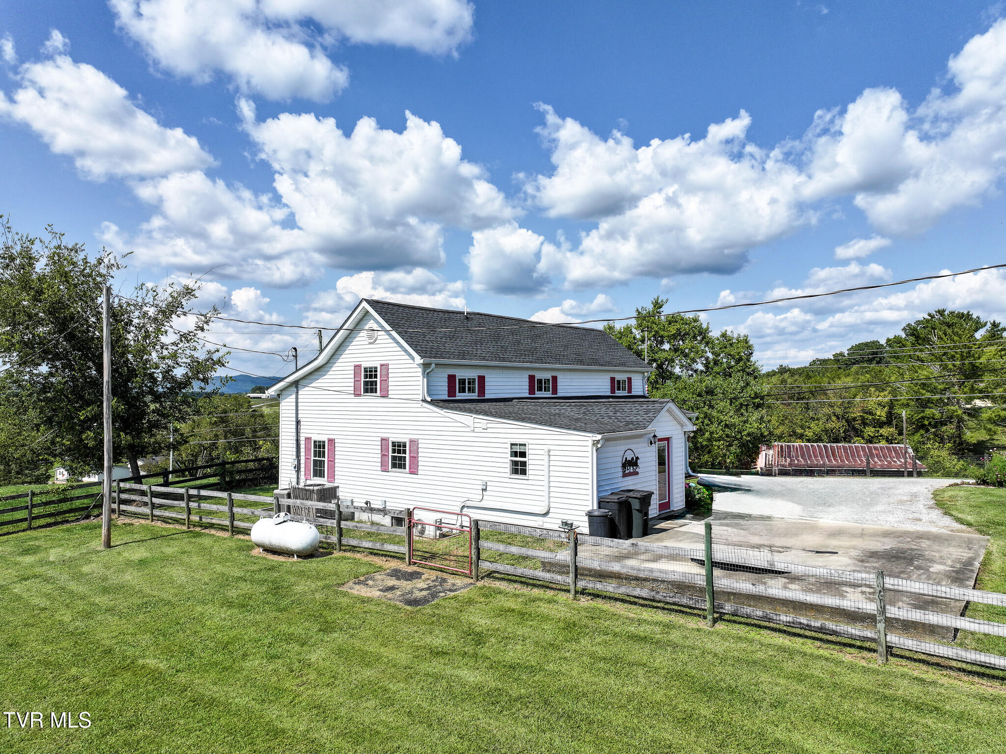 Greeneville, Tennessee, 37745, United States, 3 Bedrooms Bedrooms, ,3 BathroomsBathrooms,Residential,For Sale,2039547