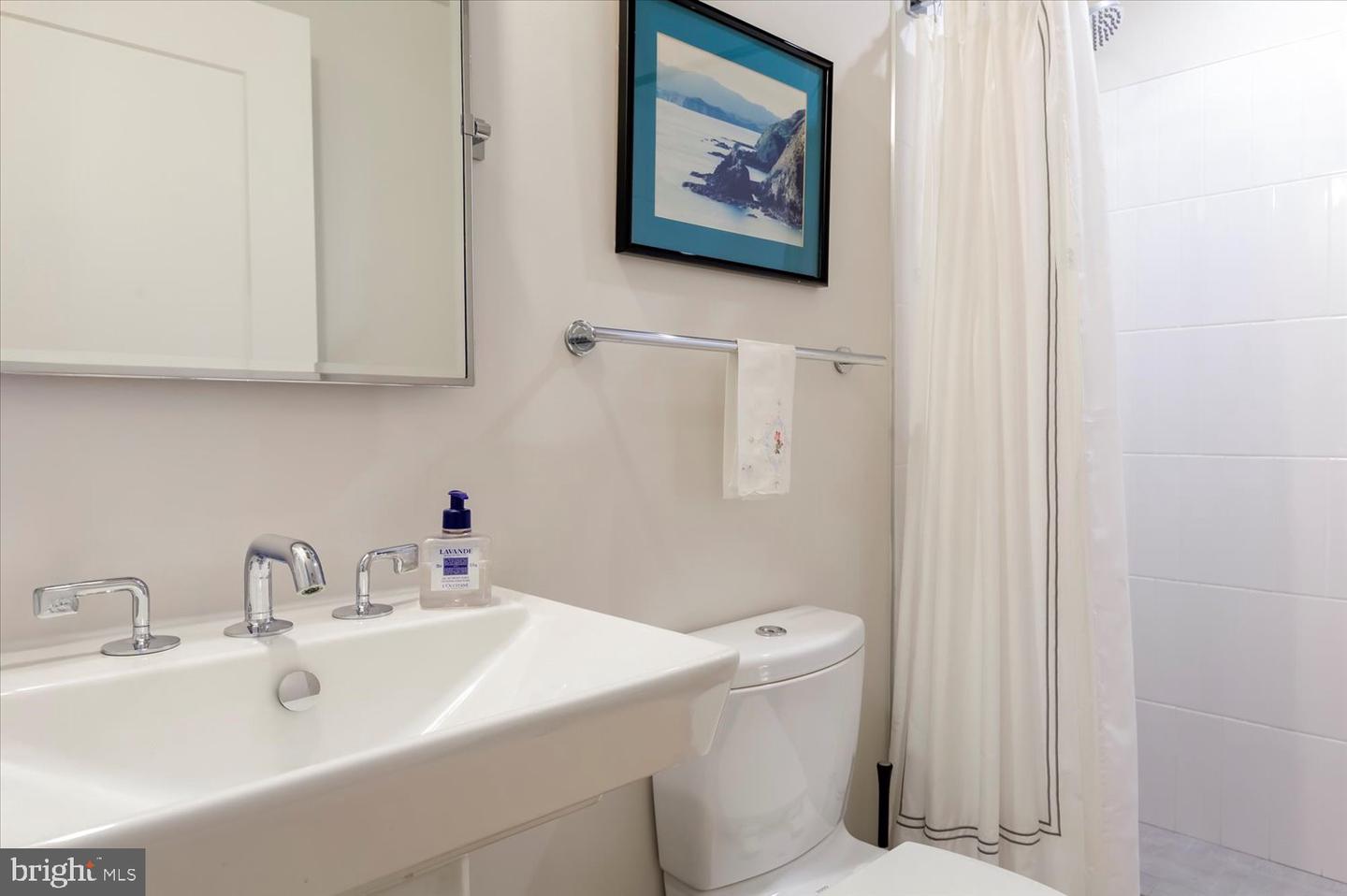Washington, District of Columbia, 20003, United States, 1 Bedroom Bedrooms, ,2 BathroomsBathrooms,Residential,For Sale,1766672