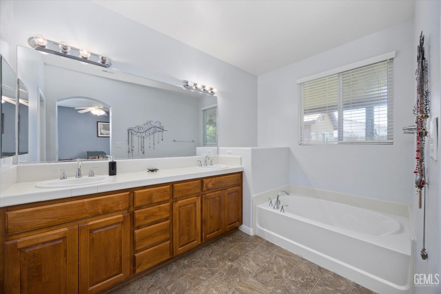 Bakersfield, California, 93313, United States, 4 Bedrooms Bedrooms, ,3 BathroomsBathrooms,Residential,For Sale,1908469