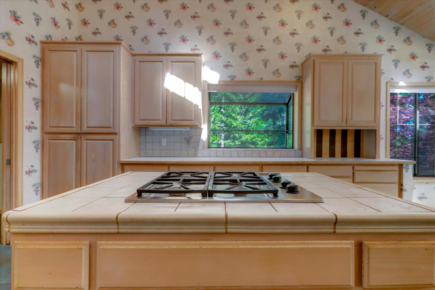 Nevada City, California, 95959, United States, 3 Bedrooms Bedrooms, ,4 BathroomsBathrooms,Residential,For Sale,1977718