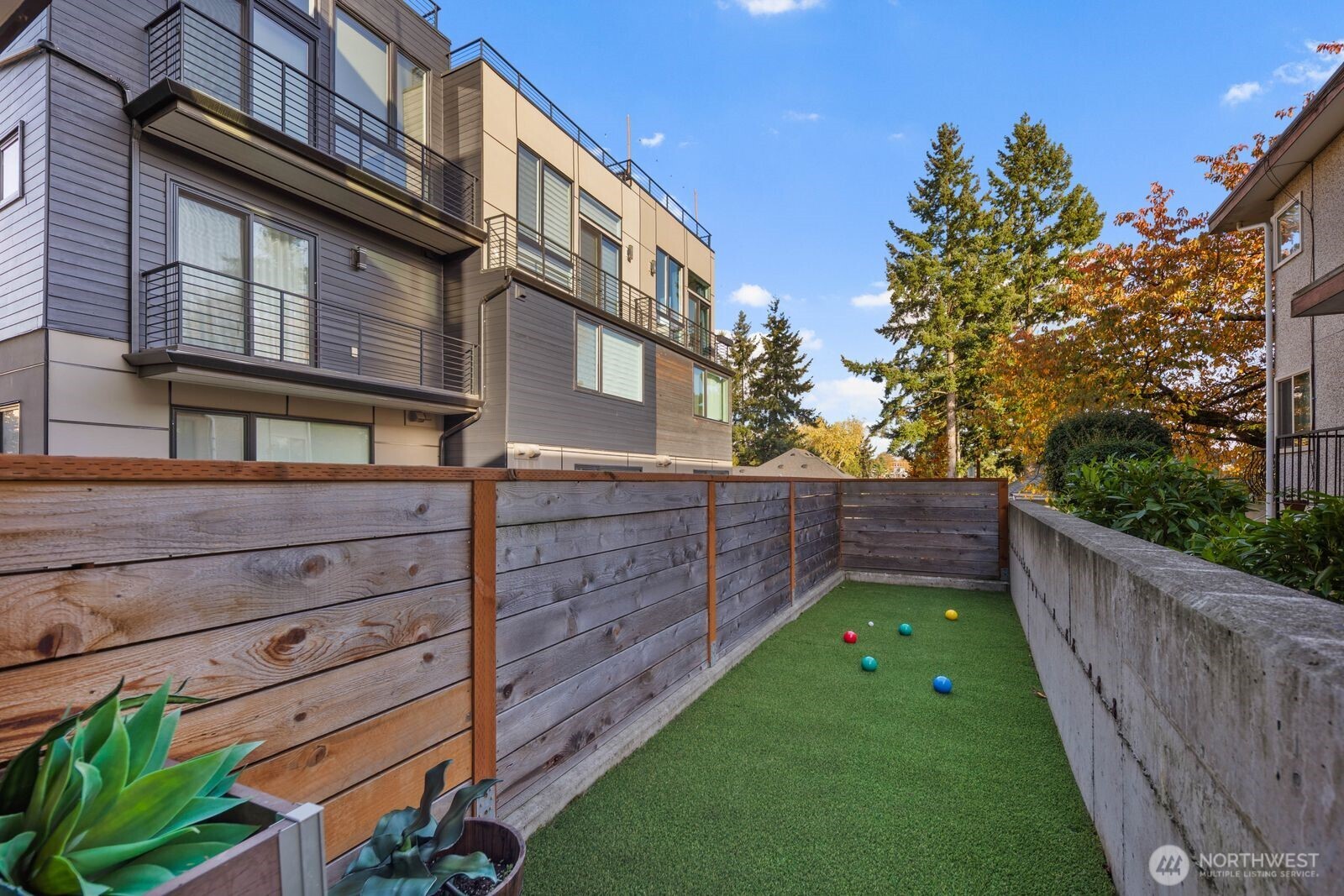 Seattle, Washington, 98103, United States, 3 Bedrooms Bedrooms, ,2 BathroomsBathrooms,Residential,For Sale,1990926