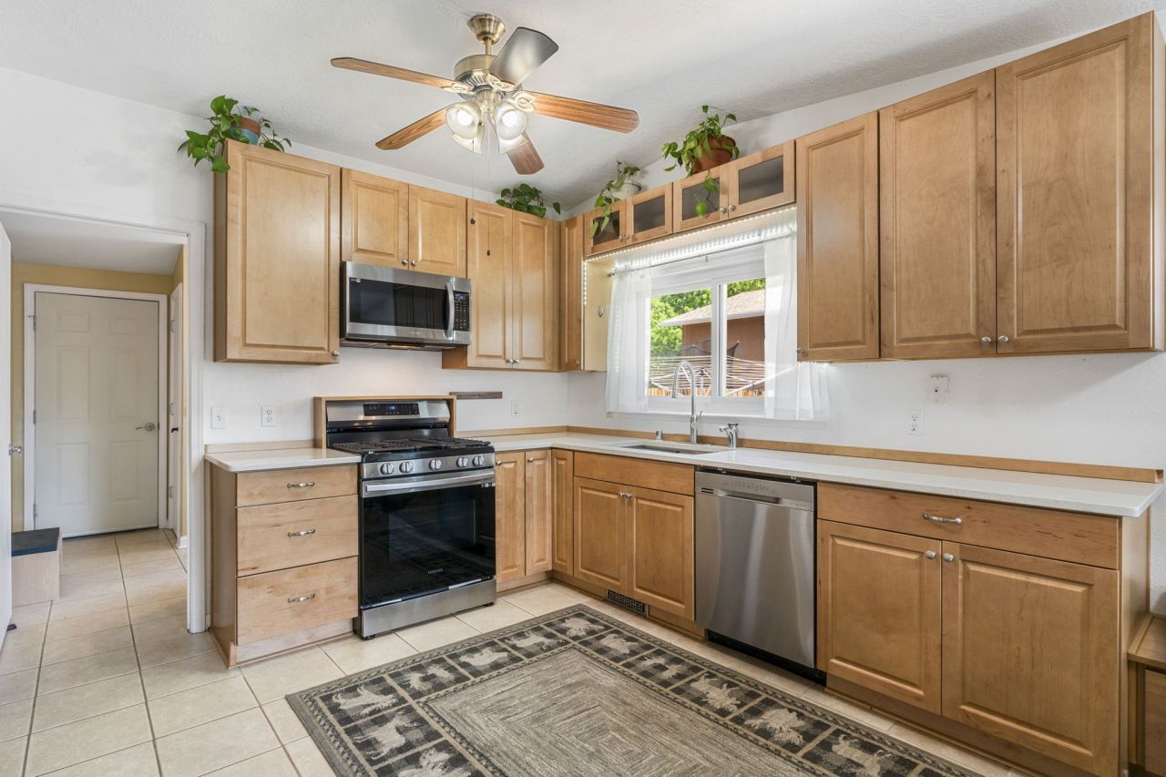 White Rock, New Mexico, 87547, United States, 4 Bedrooms Bedrooms, ,3 BathroomsBathrooms,Residential,For Sale,1906600