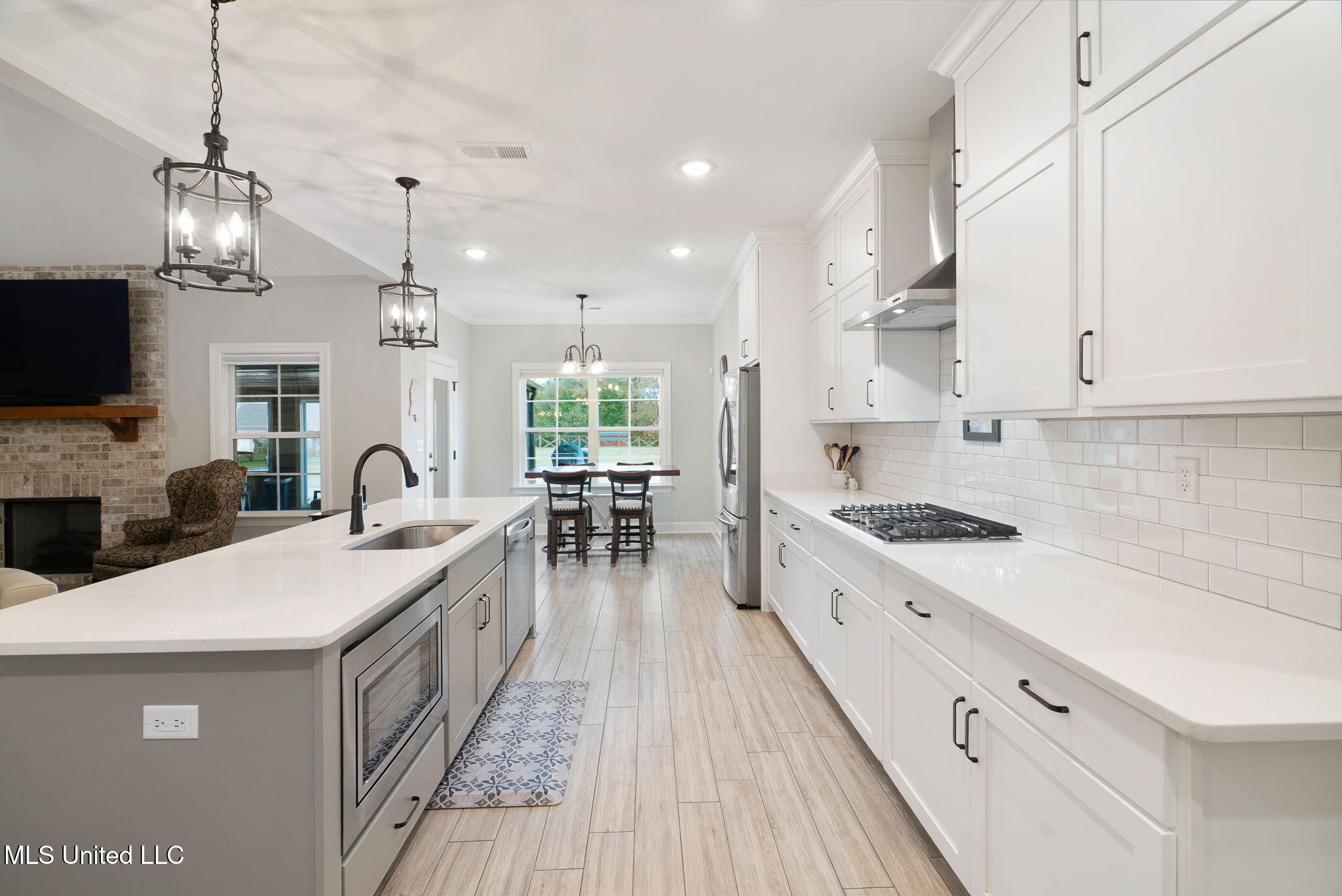 Hernando, Mississippi, 38632, United States, 5 Bedrooms Bedrooms, ,3 BathroomsBathrooms,Residential,For Sale,1991187