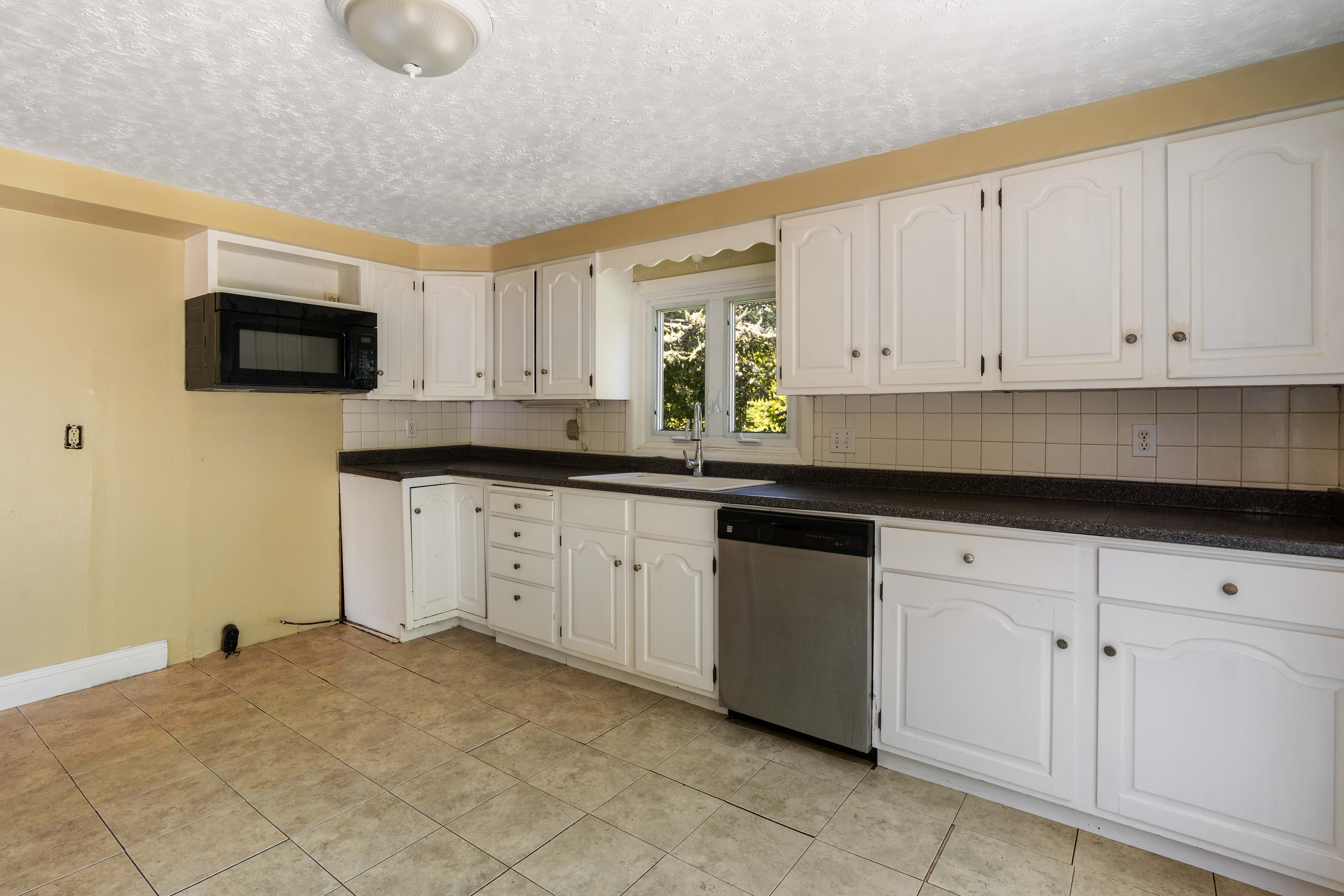 Portsmouth, Rhode Island, 02871, United States, 4 Bedrooms Bedrooms, ,3 BathroomsBathrooms,Residential,For Sale,1973967