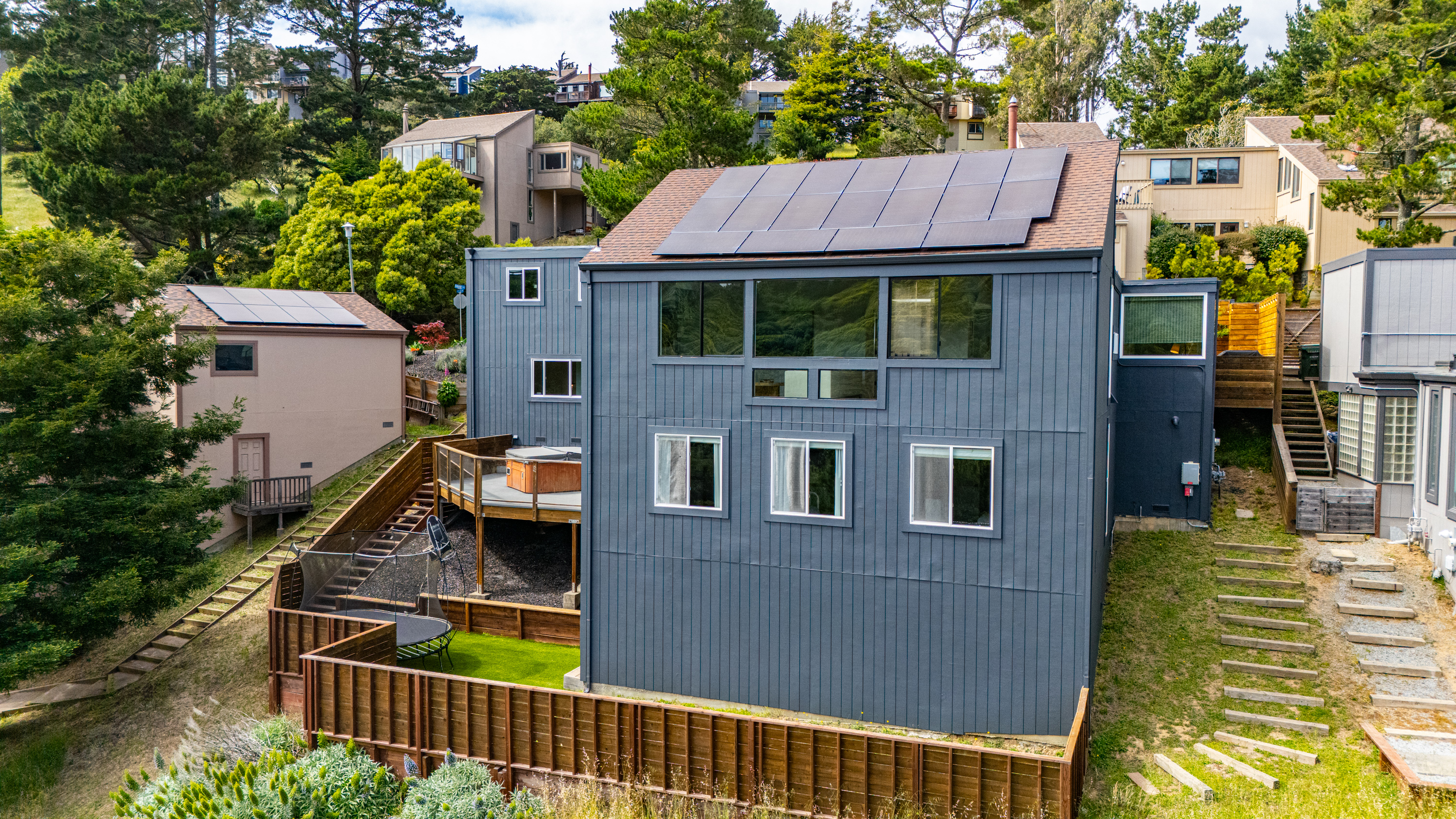  Contempary Hillside Living - 物件實景