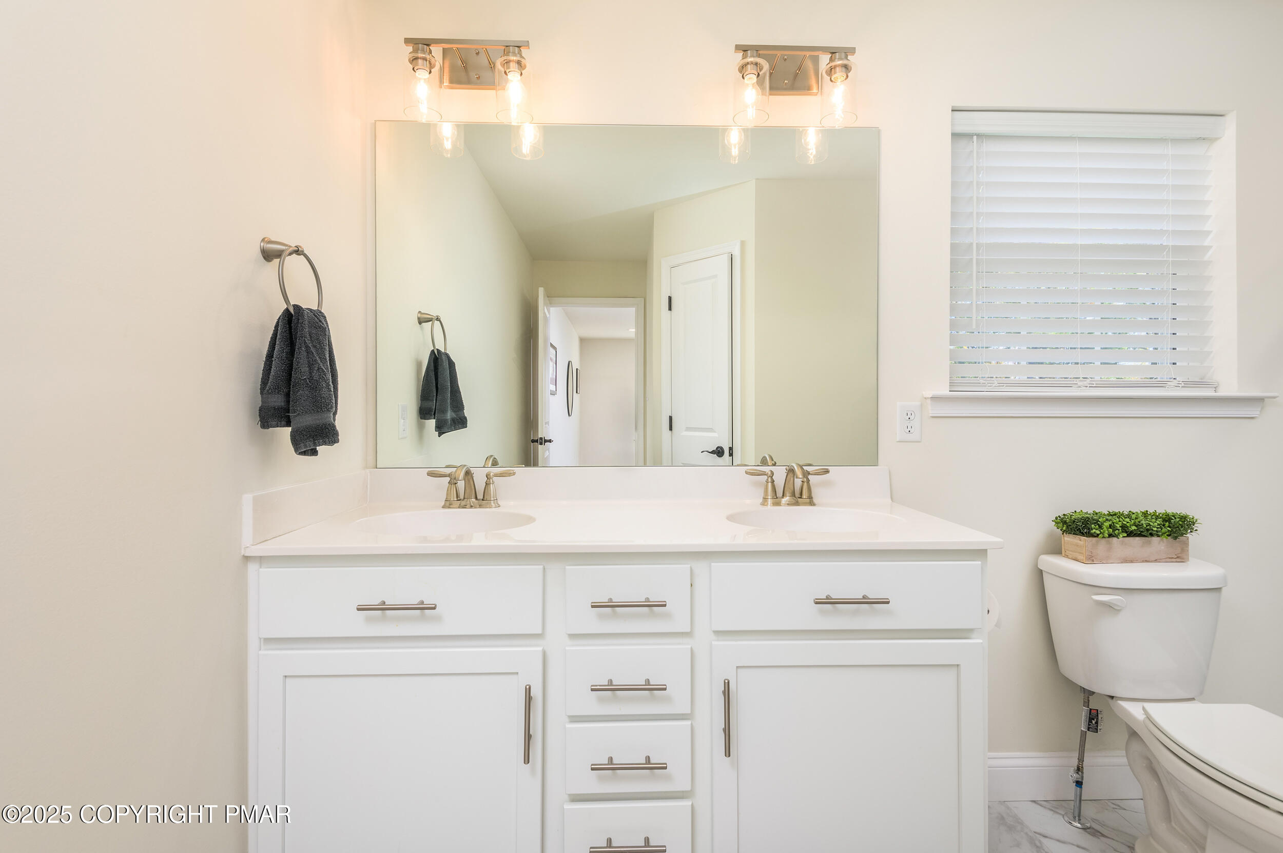 Kunkletown, Pennsylvania, 18058, United States, 4 Bedrooms Bedrooms, ,3 BathroomsBathrooms,Residential,For Sale,1967954