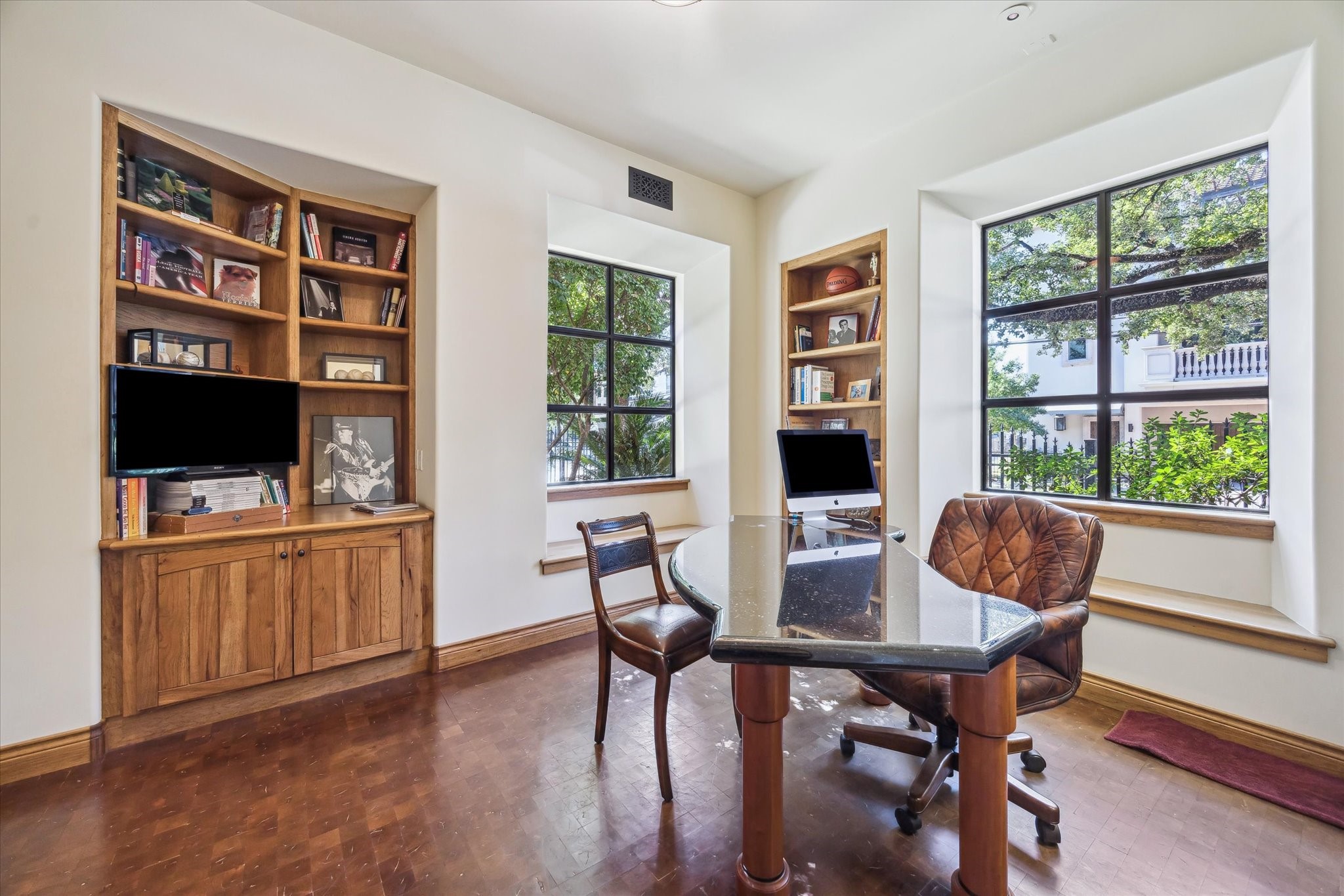  4320 Dickson - 物件實景