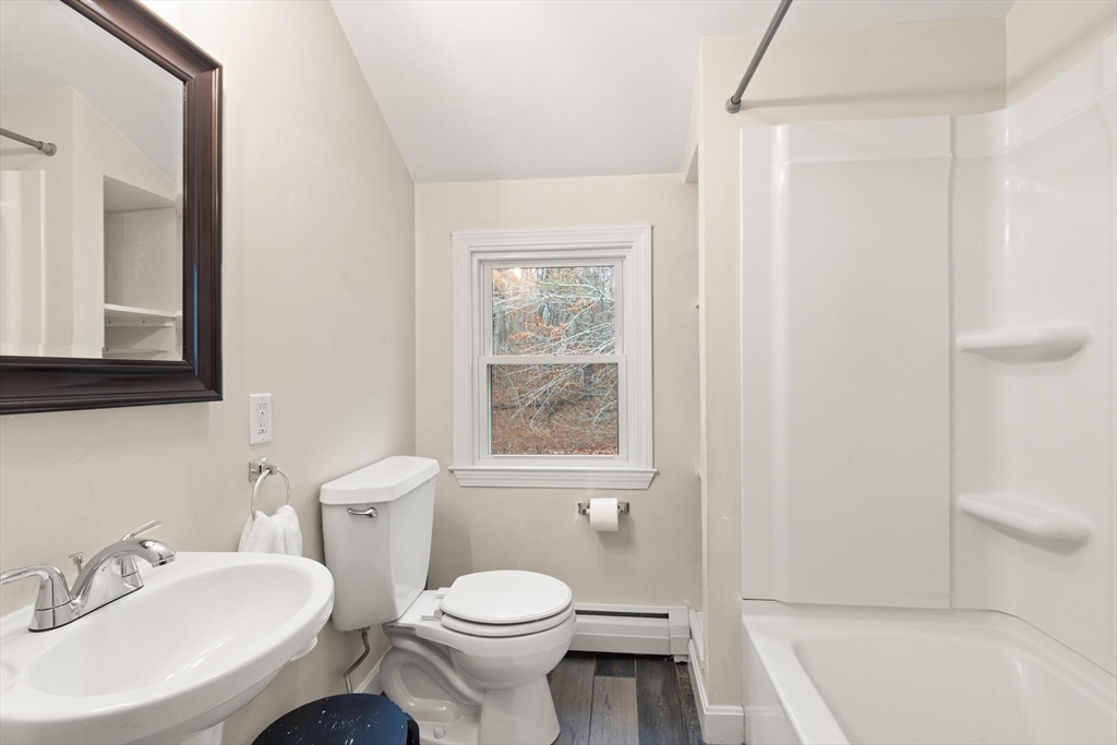 Dunstable, Massachusetts, 01827, United States, 4 Bedrooms Bedrooms, ,2 BathroomsBathrooms,Residential,For Sale,2001941