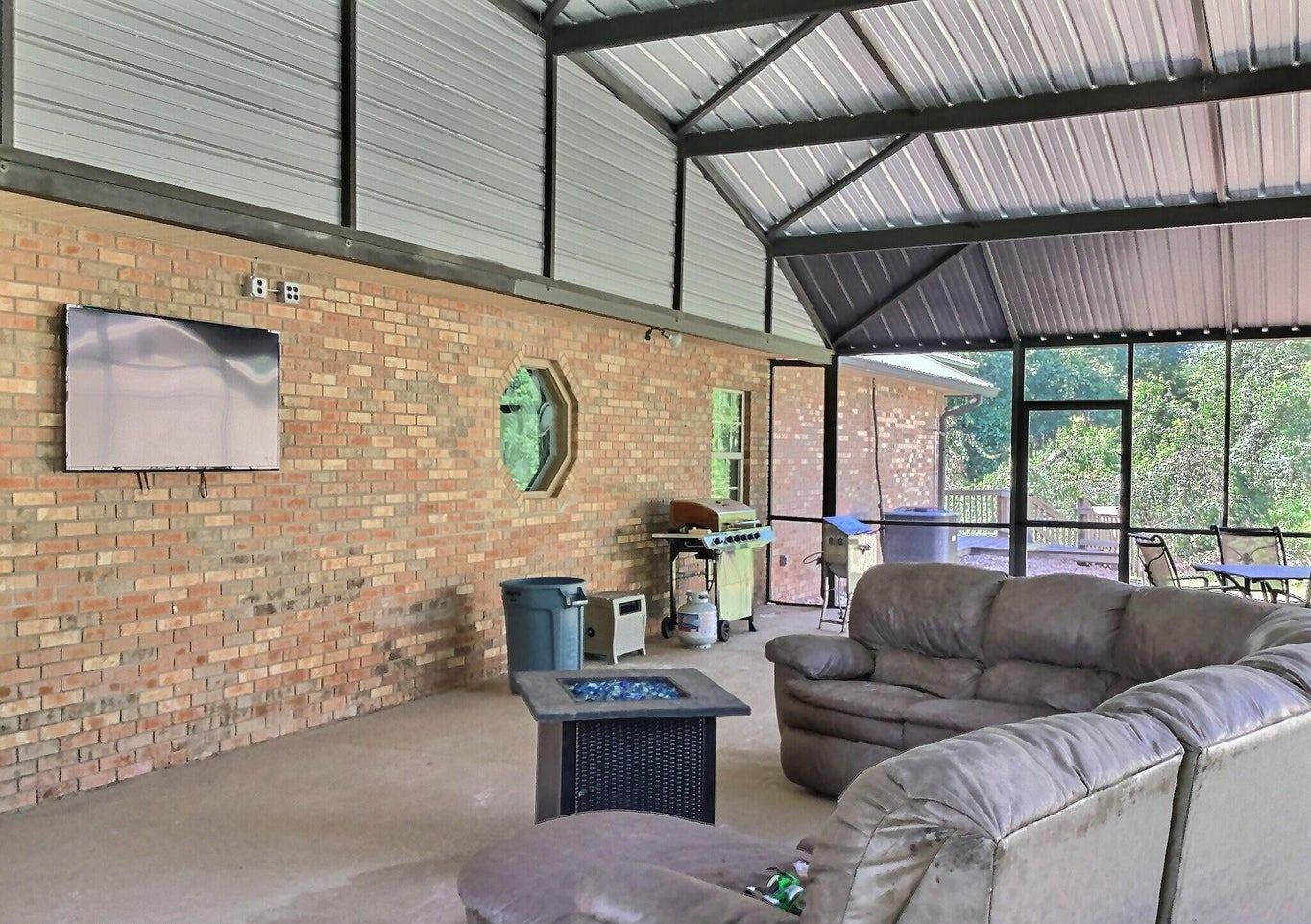 Hawthorne, Florida, 32640, United States, 5 Bedrooms Bedrooms, ,2 BathroomsBathrooms,Residential,For Sale,1903674