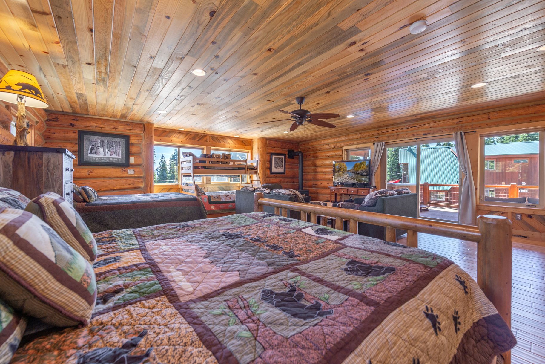  Beautiful Log Home with Carson Range Views from Every Floor - 物件實景