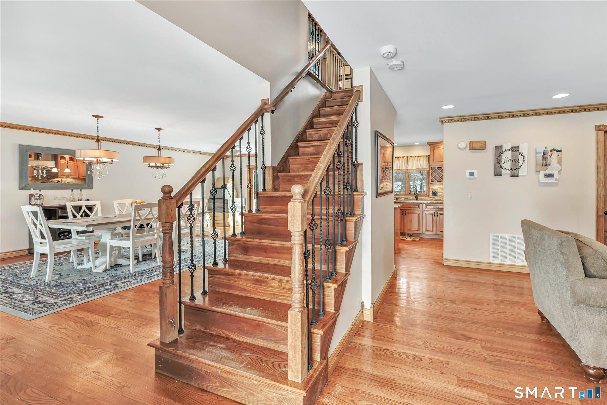 Milford, Connecticut, 06461, United States, 3 Bedrooms Bedrooms, ,3 BathroomsBathrooms,Residential,For Sale,2012517