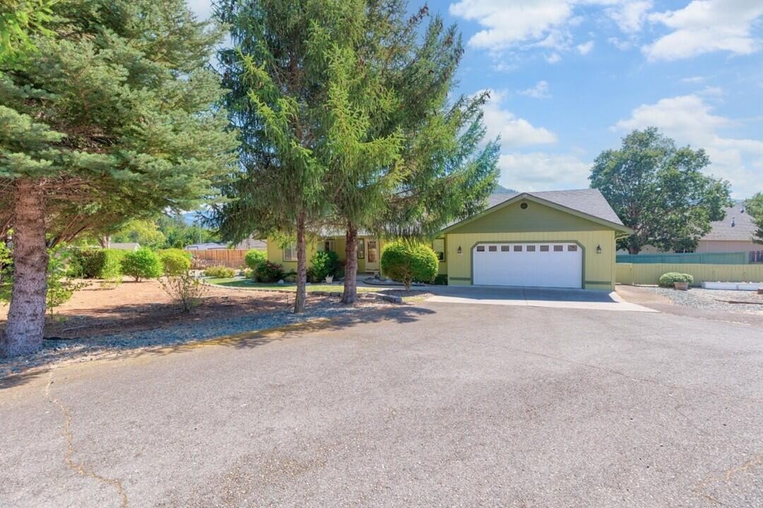 Rogue River, Oregon, 97537, United States, 3 Bedrooms Bedrooms, ,3 BathroomsBathrooms,Residential,For Sale,1944888
