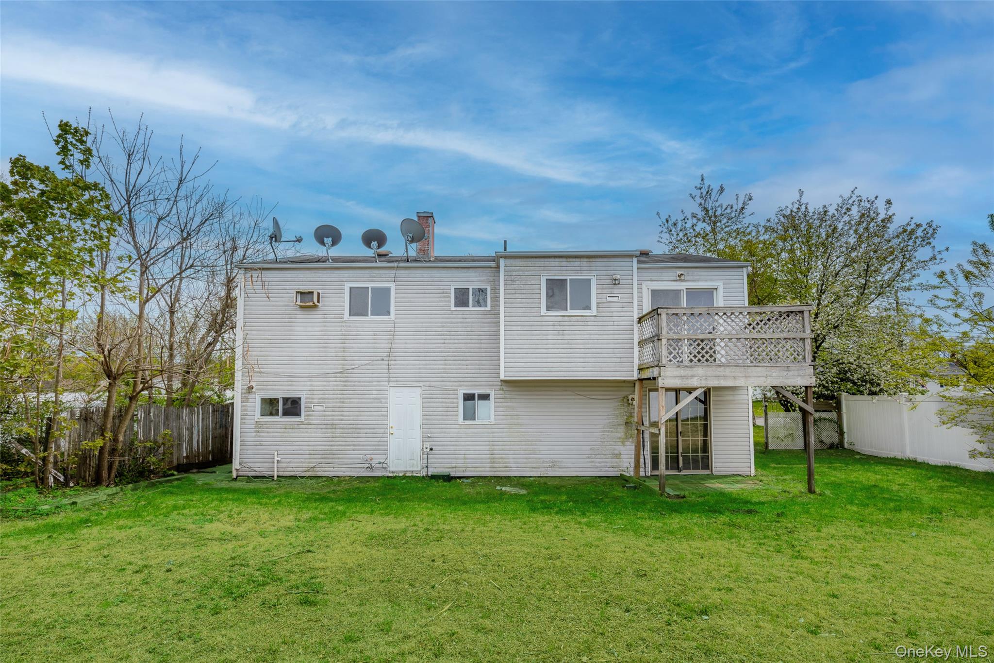 Selden, New York, 11784, United States, 5 Bedrooms Bedrooms, ,2 BathroomsBathrooms,Residential,For Sale,2049054