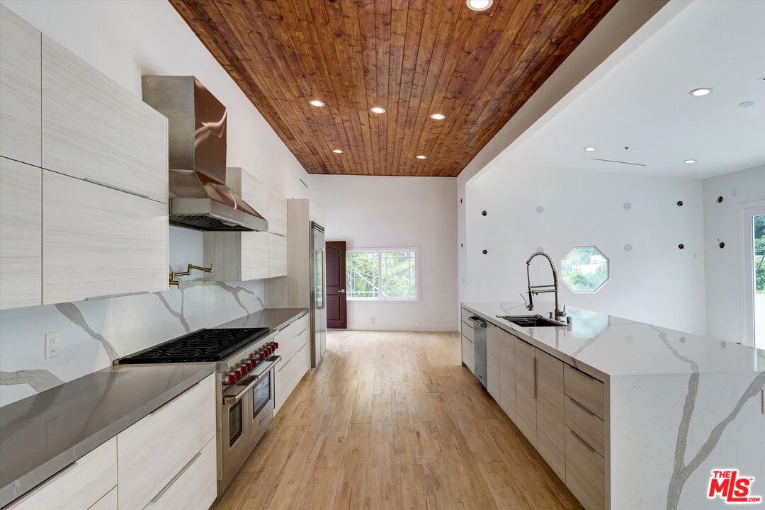 Beverly Hills, California, 90210, United States, 8 Bedrooms Bedrooms, ,3 BathroomsBathrooms,Residential,For Sale,1916732