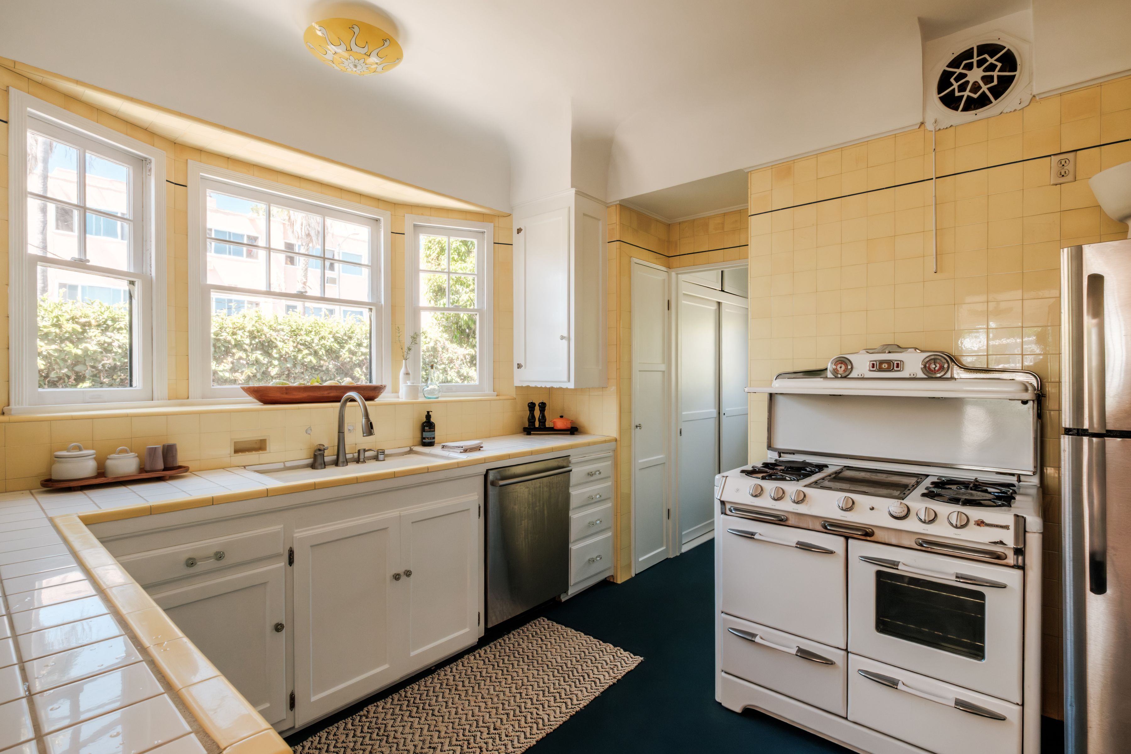  2200 South Hobart Boulevard - 物件實景