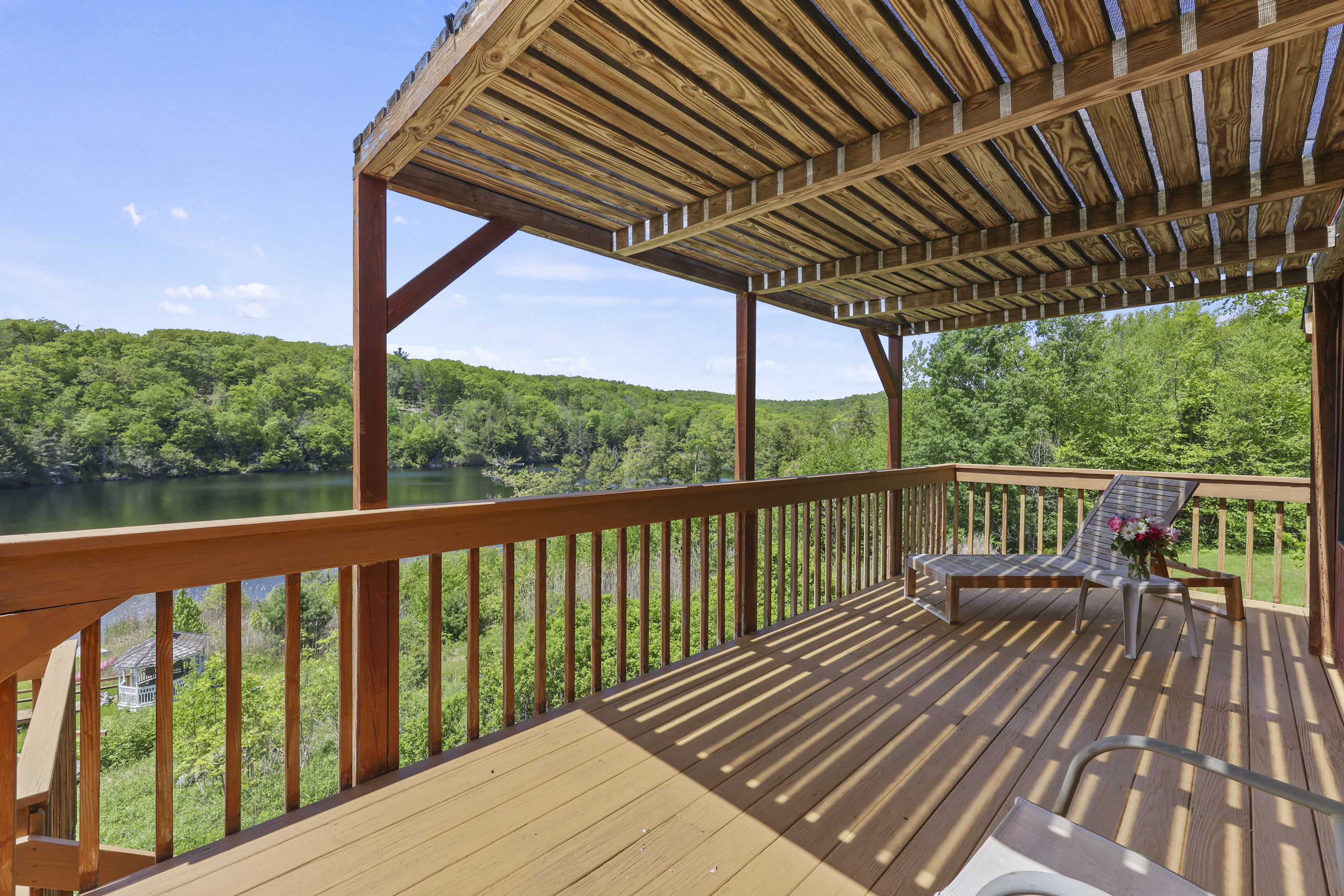  Exceptional Waterfront Retreat on Tranquil Hayes Pond - 物件實景