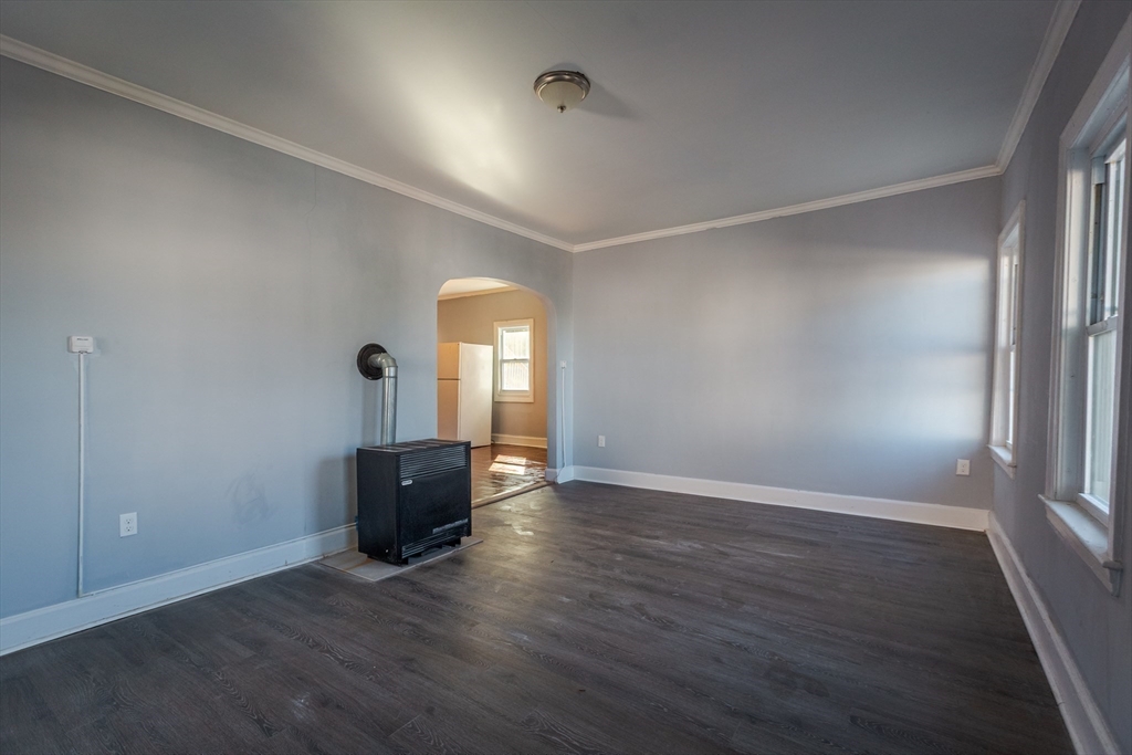 Worcester, Massachusetts, 01604, United States, 8 Bedrooms Bedrooms, ,4 BathroomsBathrooms,Residential,For Sale,1981131