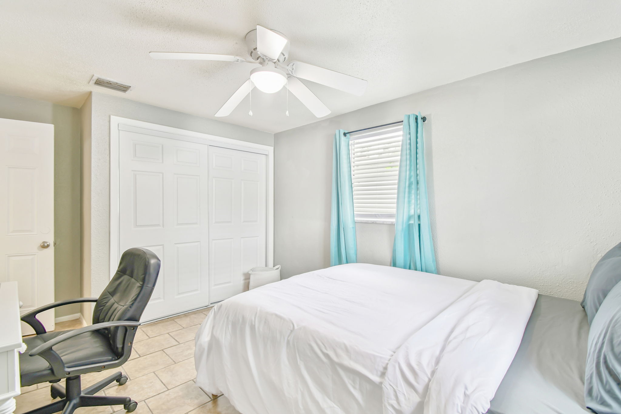 Dunedin, Florida, 34698, United States, 2 Bedrooms Bedrooms, ,1 BathroomBathrooms,Residential,For Sale,1983478