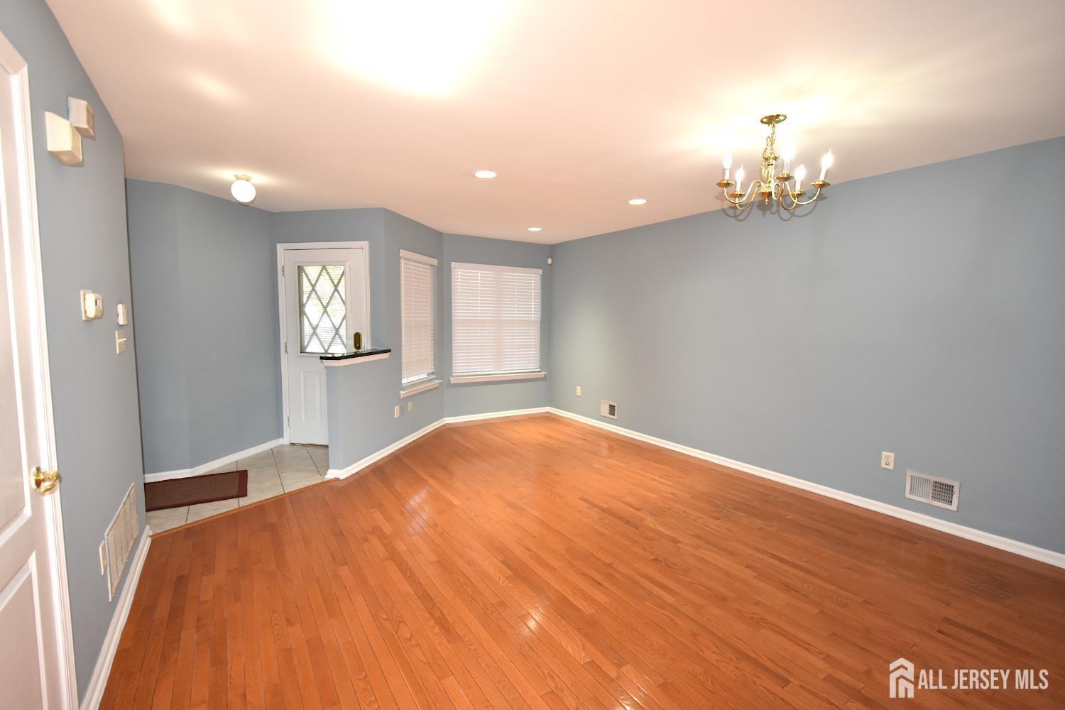 North Brunswick, New Jersey, 08902, United States, 3 Bedrooms Bedrooms, ,3 BathroomsBathrooms,Residential,For Sale,1992590