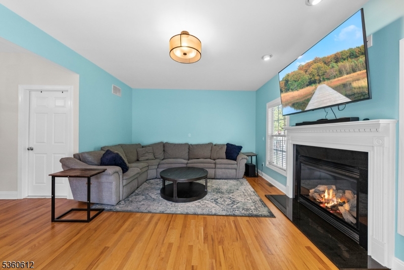 Bridgewater Twp., New Jersey, 08807, United States, 4 Bedrooms Bedrooms, ,4 BathroomsBathrooms,Residential,For Sale,1838632