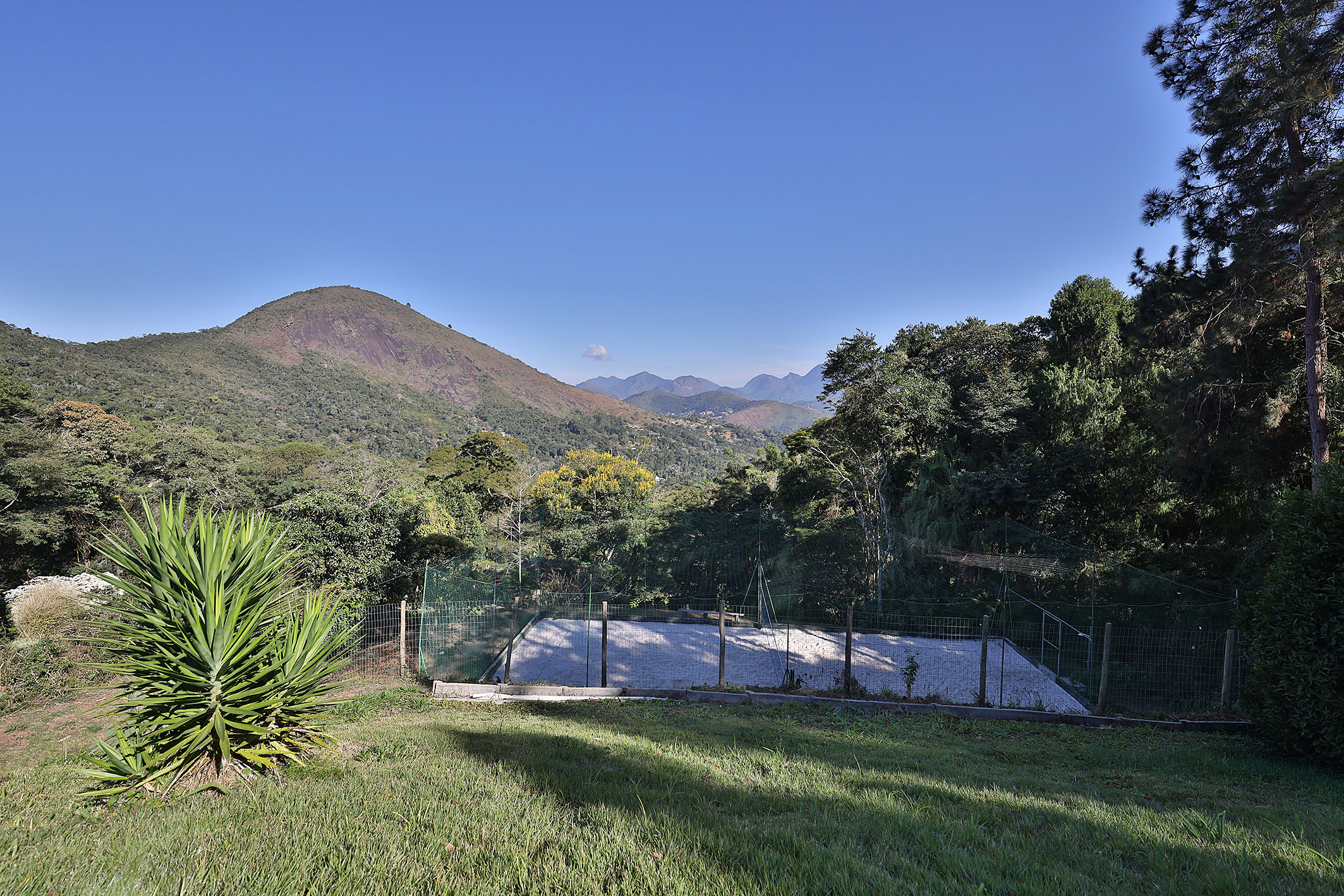  Mountain retreat with comprehensive leisure amenities and guest accommodations - 物件實景