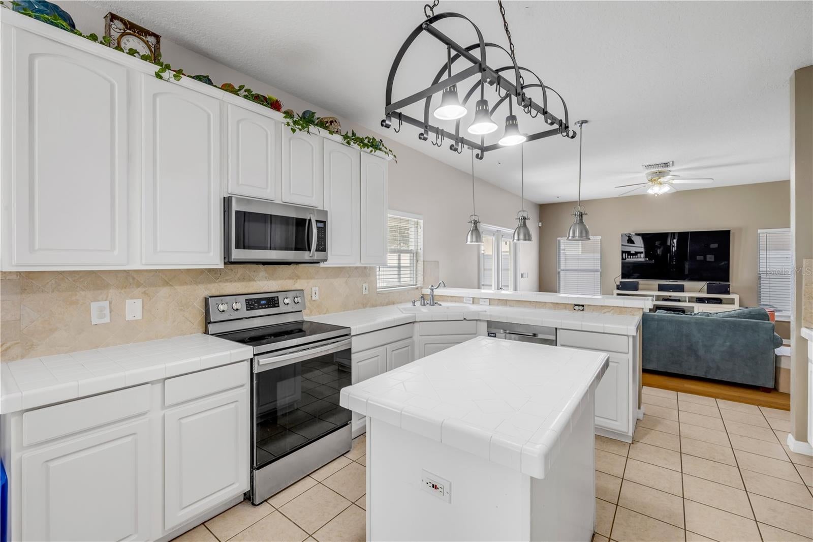 ORLANDO, Florida, 32835, United States, 4 Bedrooms Bedrooms, ,3 BathroomsBathrooms,Residential,For Sale,1885339
