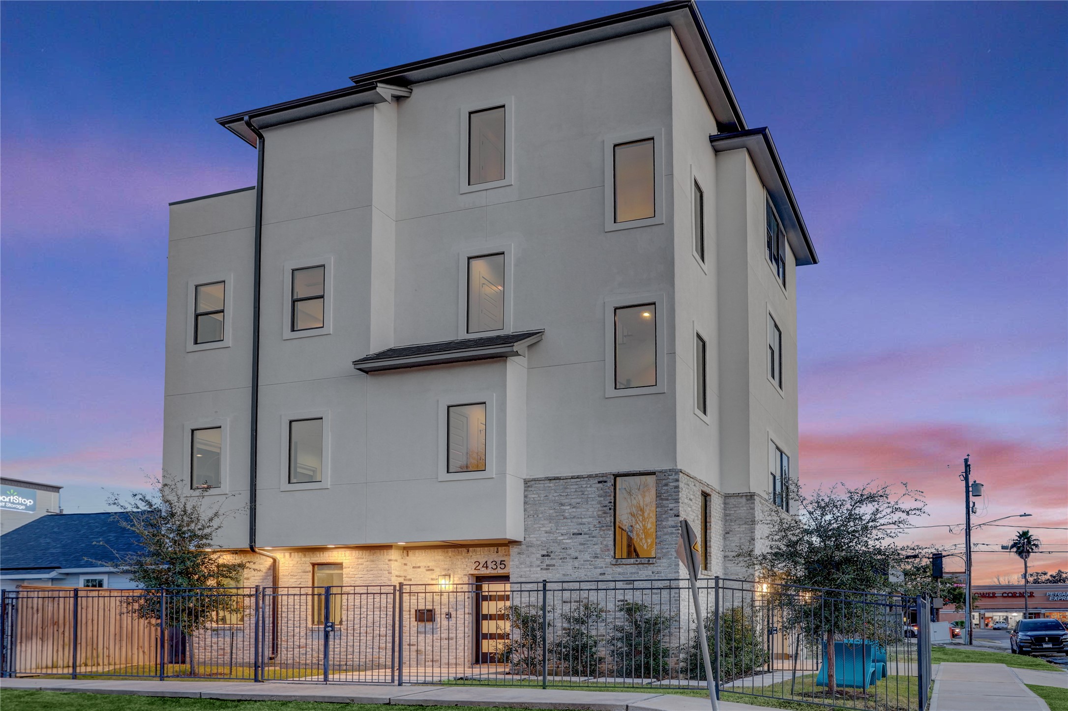  2435 Sheridan Street - 物件實景