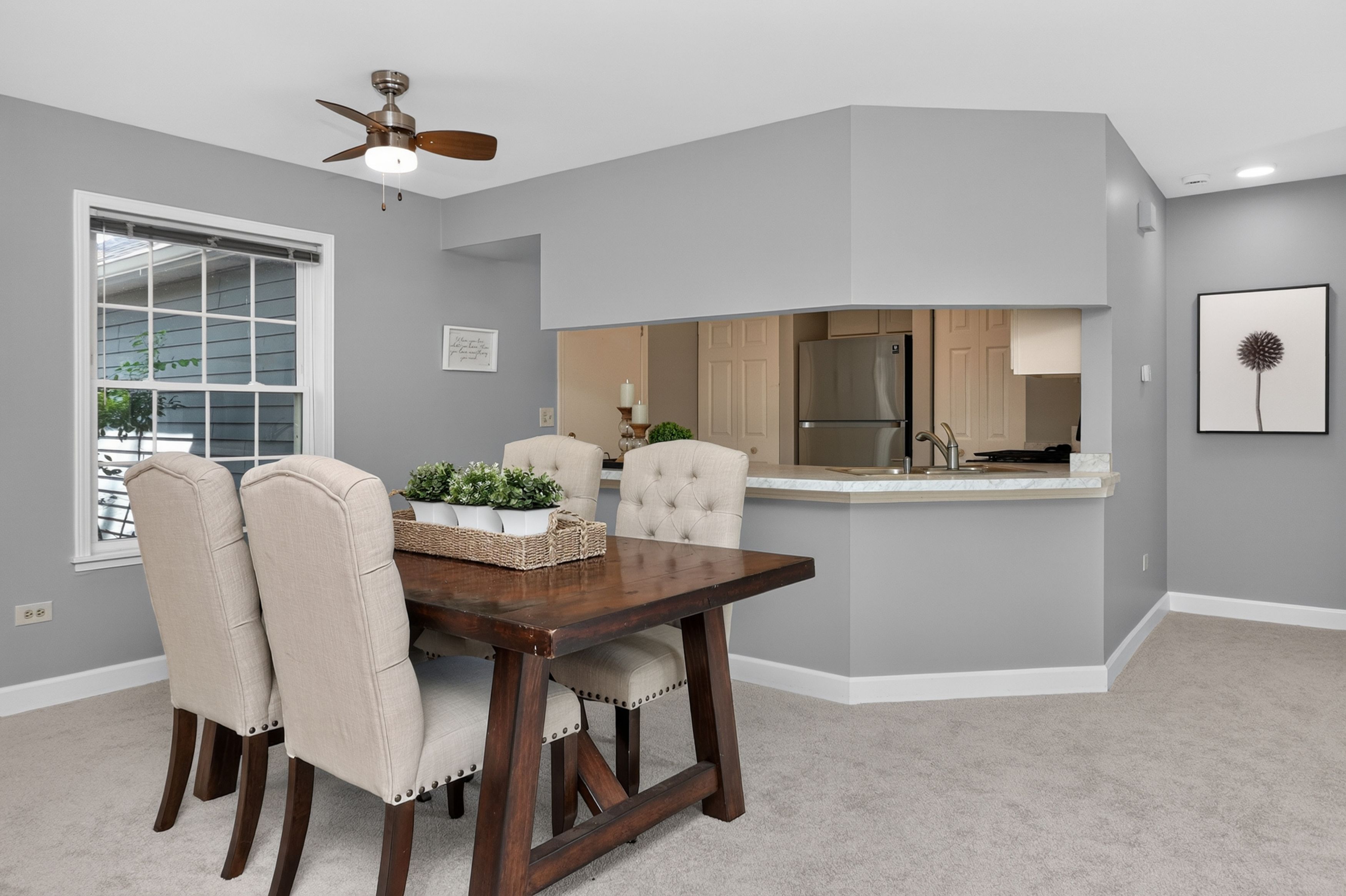  Two Bedrooms Condo, Each with a Bath, on Opposite Sides of the Family Room - 物件實景